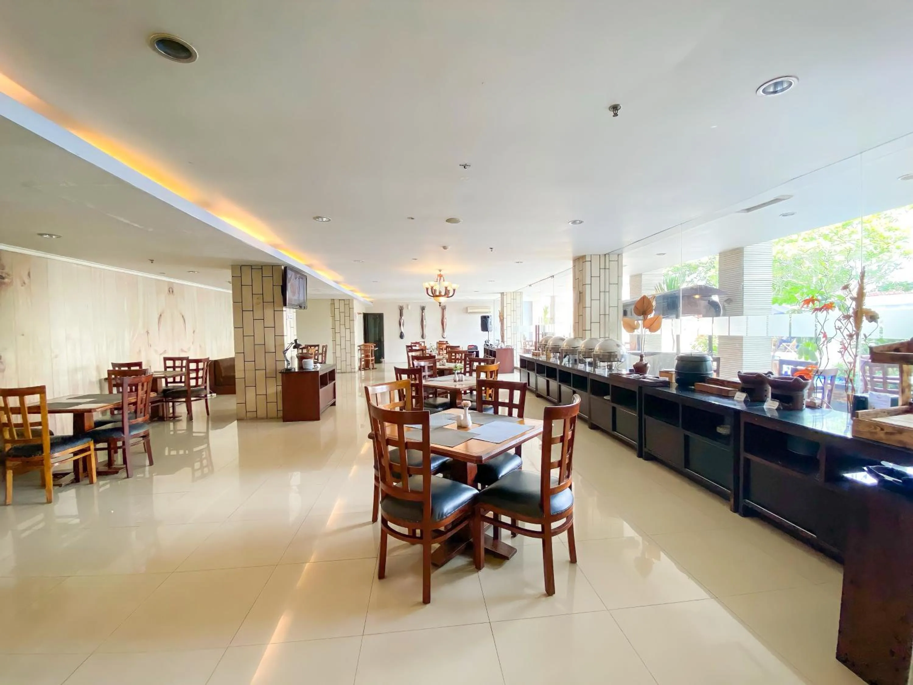 Restaurant/places to eat in Bueno Colombo Hotel Yogyakarta