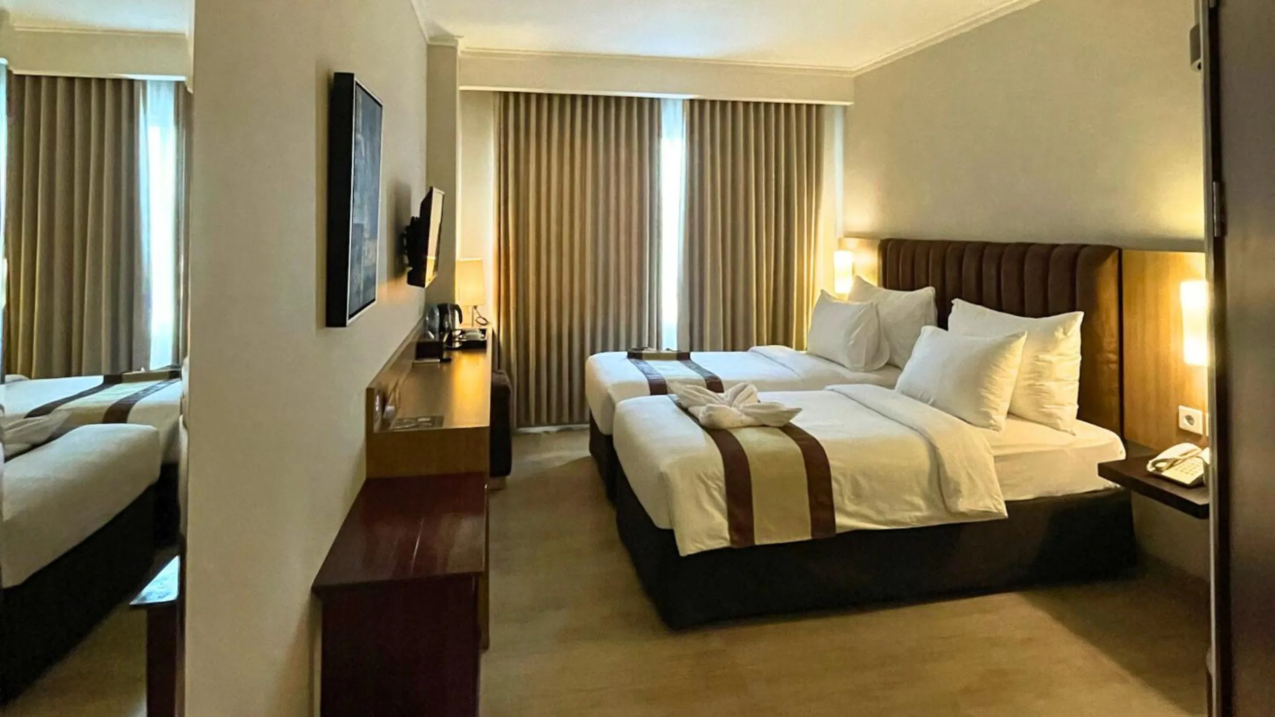 Bed in Vrata Hotel Yogyakarta