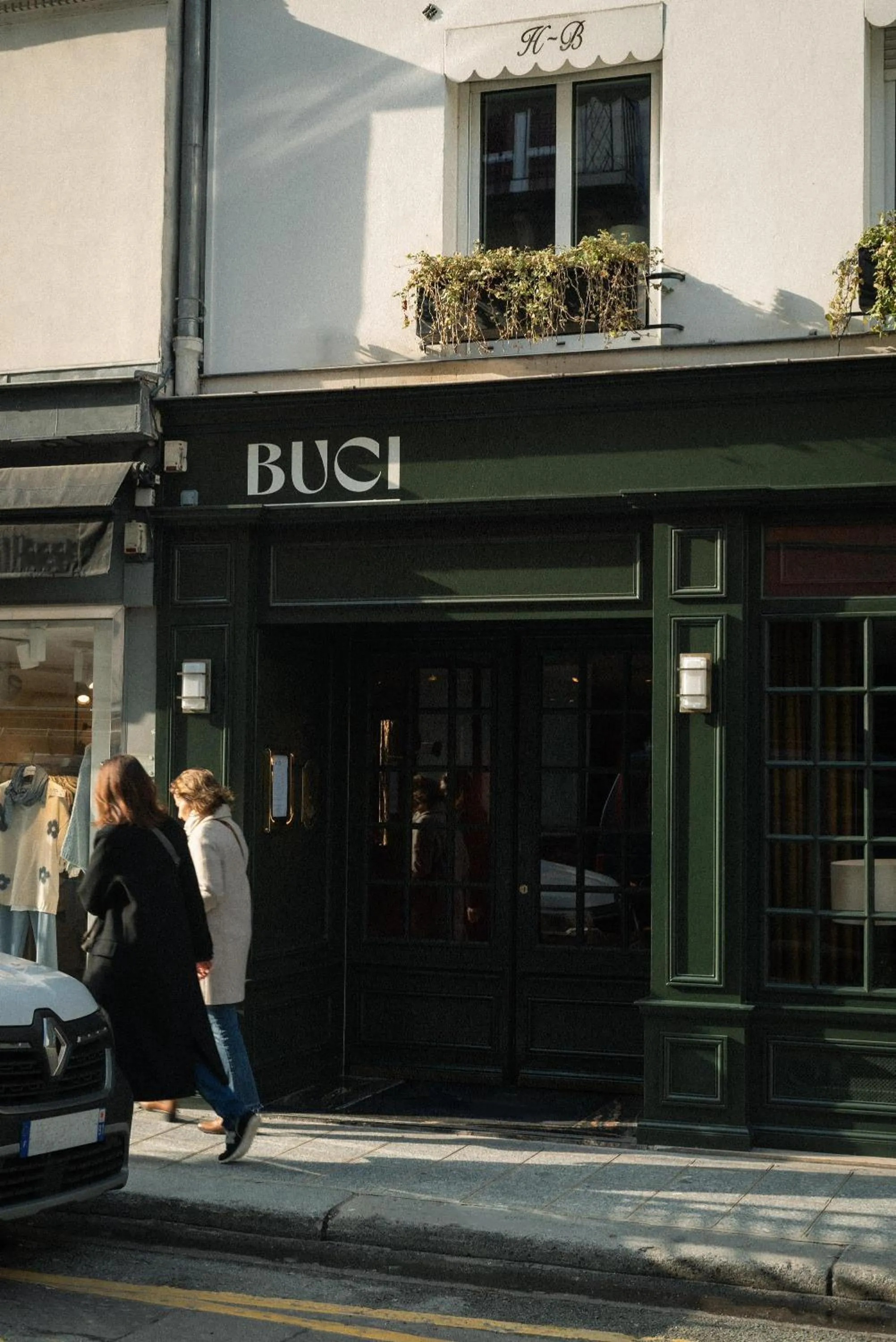 Property building in Hôtel De Buci