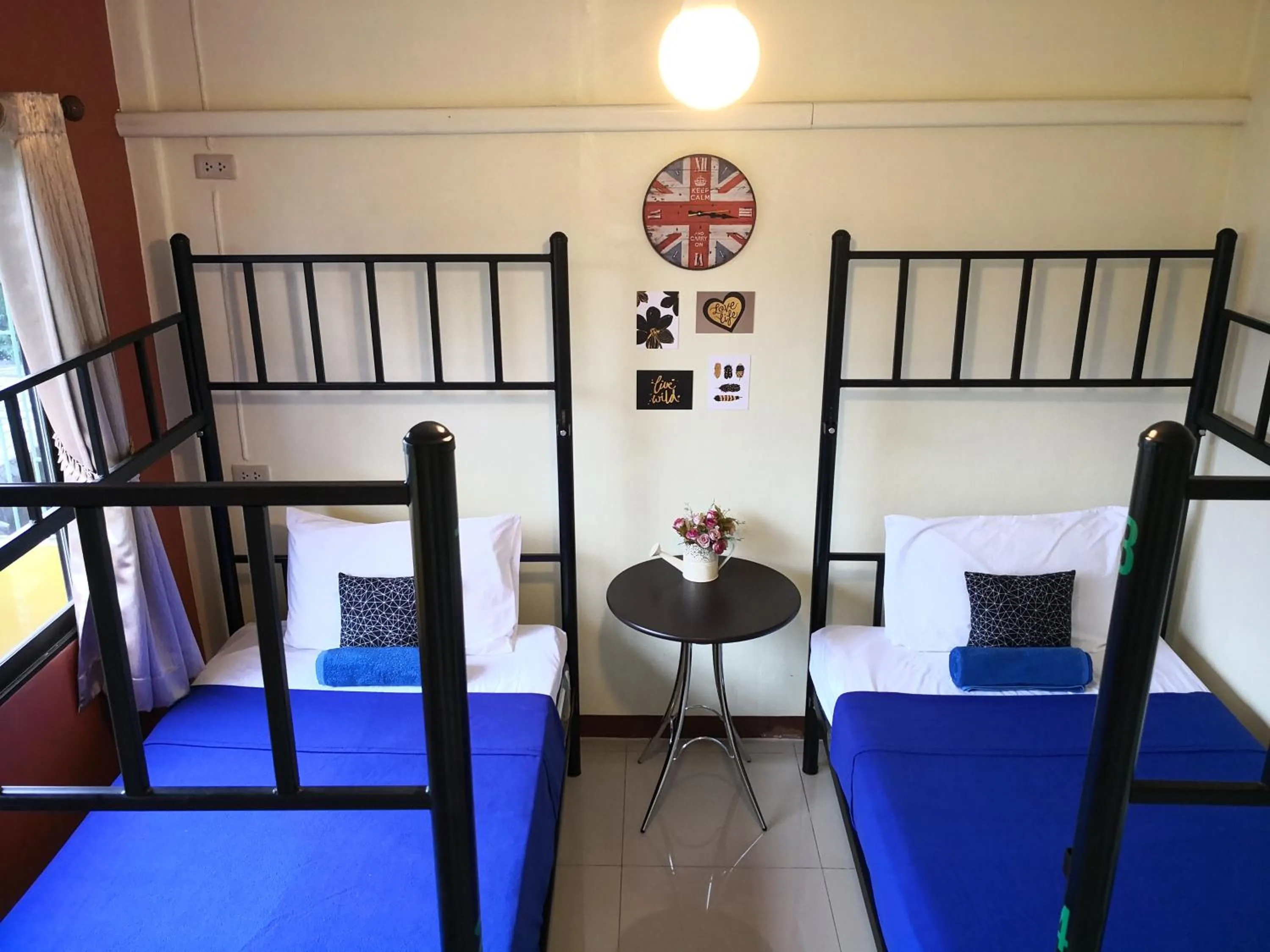 Photo of the whole room, Bed in Chan Cha La 99 Hostel