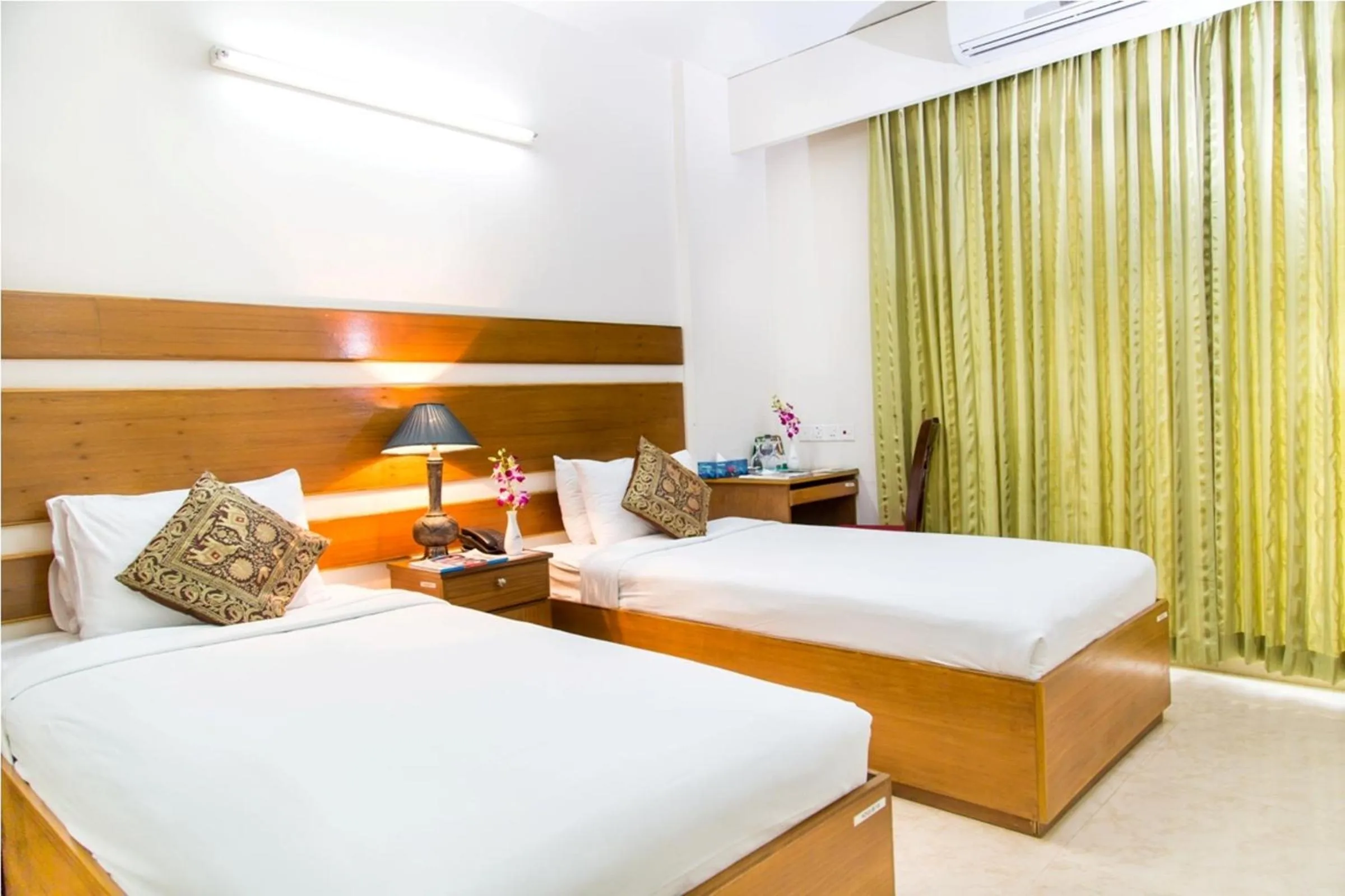 Photo of the whole room, Bed in Dhaka Golden Inn - Banani'Lakeside