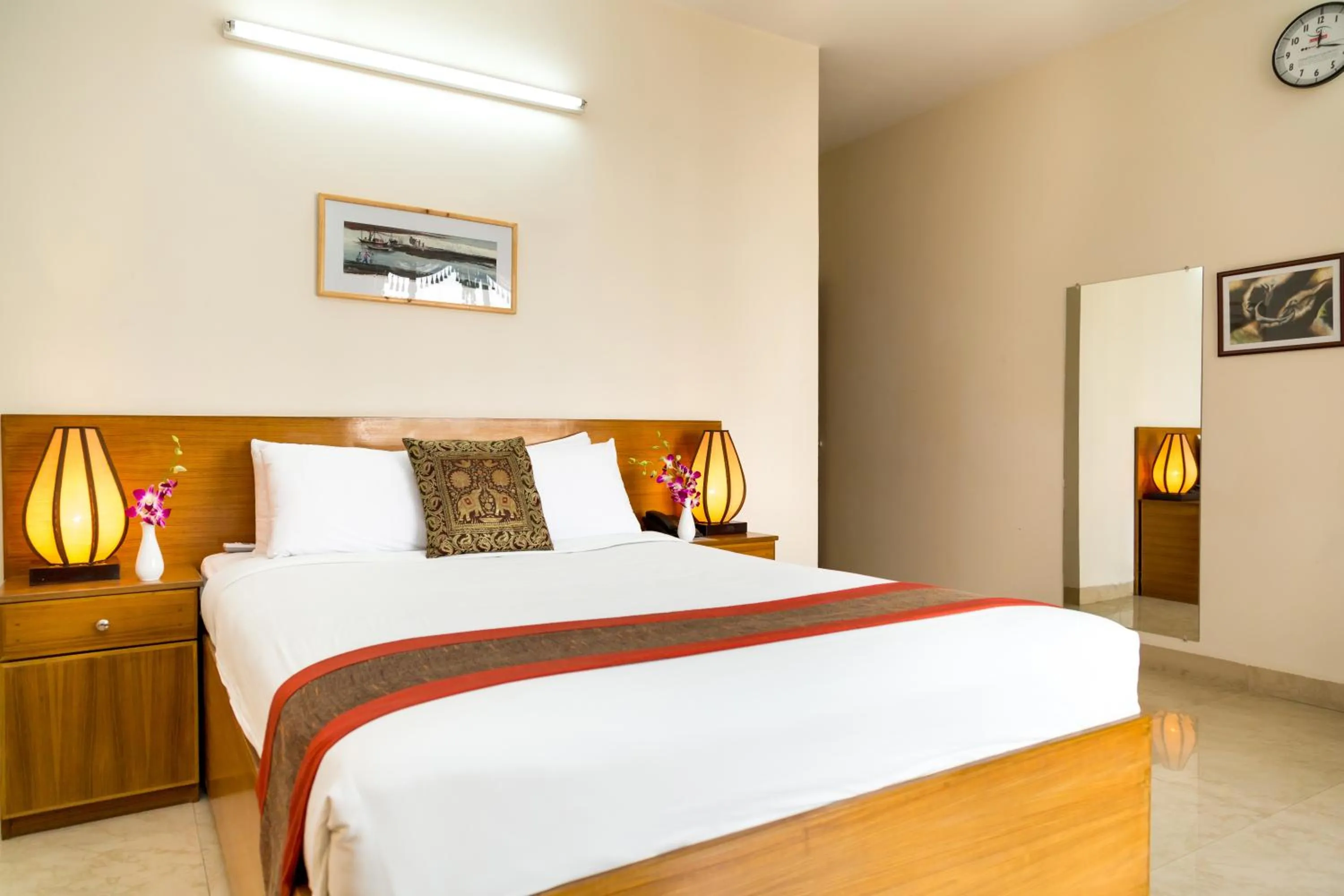 Photo of the whole room, Bed in Dhaka Golden Inn - Banani'Lakeside