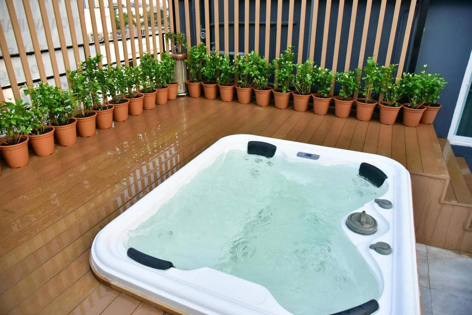 Hot Tub in The Kaze 34 Hotel and Serviced Residence