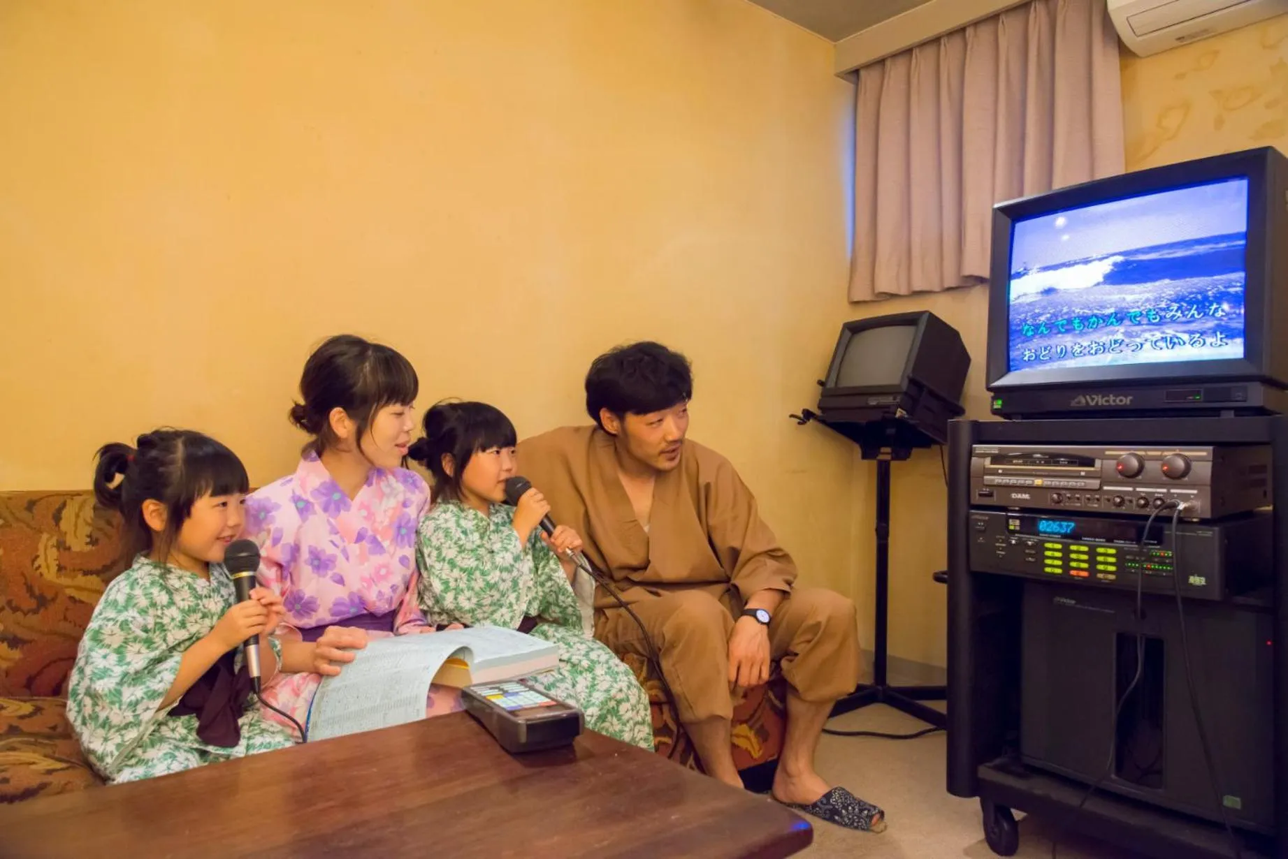 Karaoke in Ichirino Kogen Hotel Roan