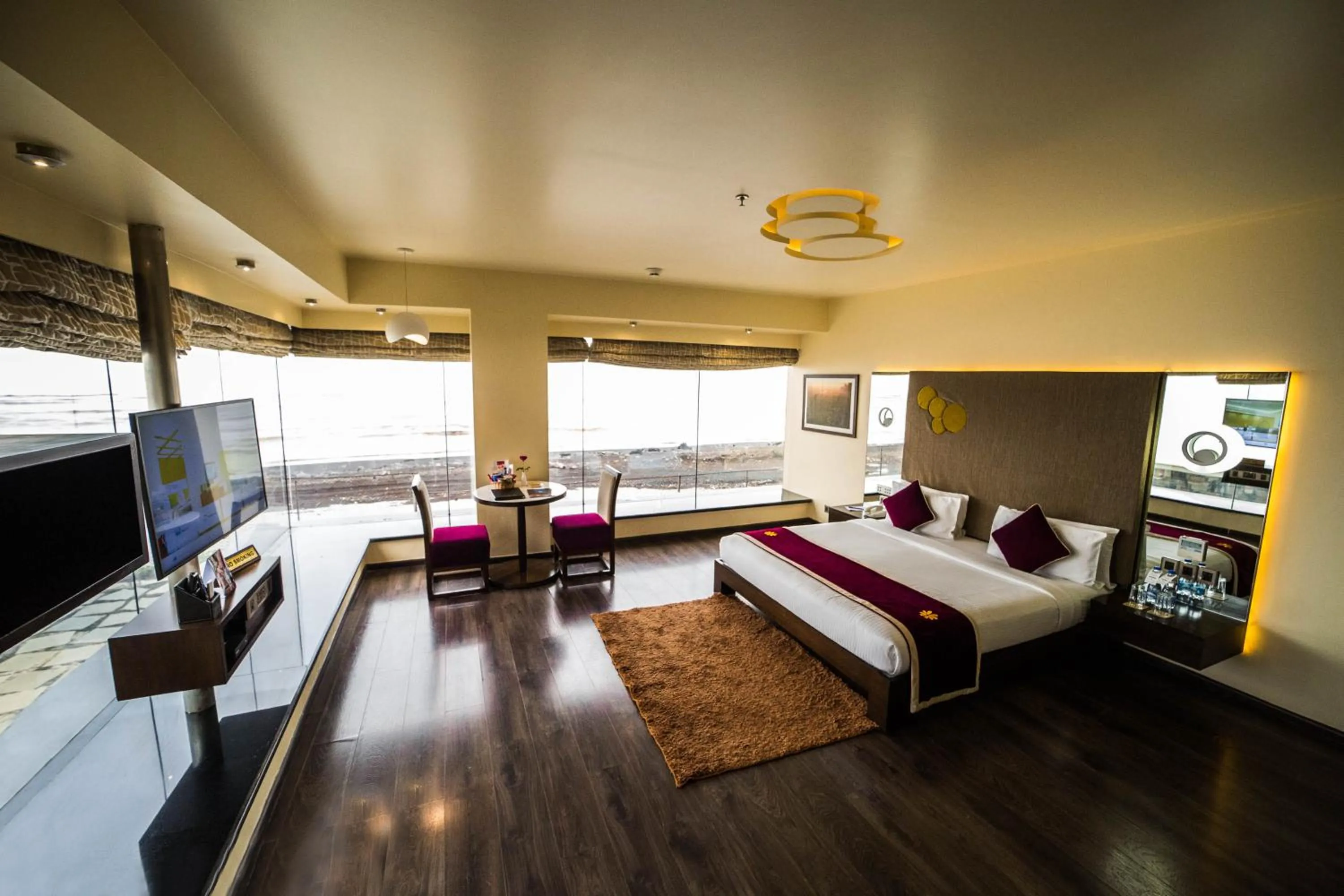 Sea view, Bed in The Gold Beach Resort