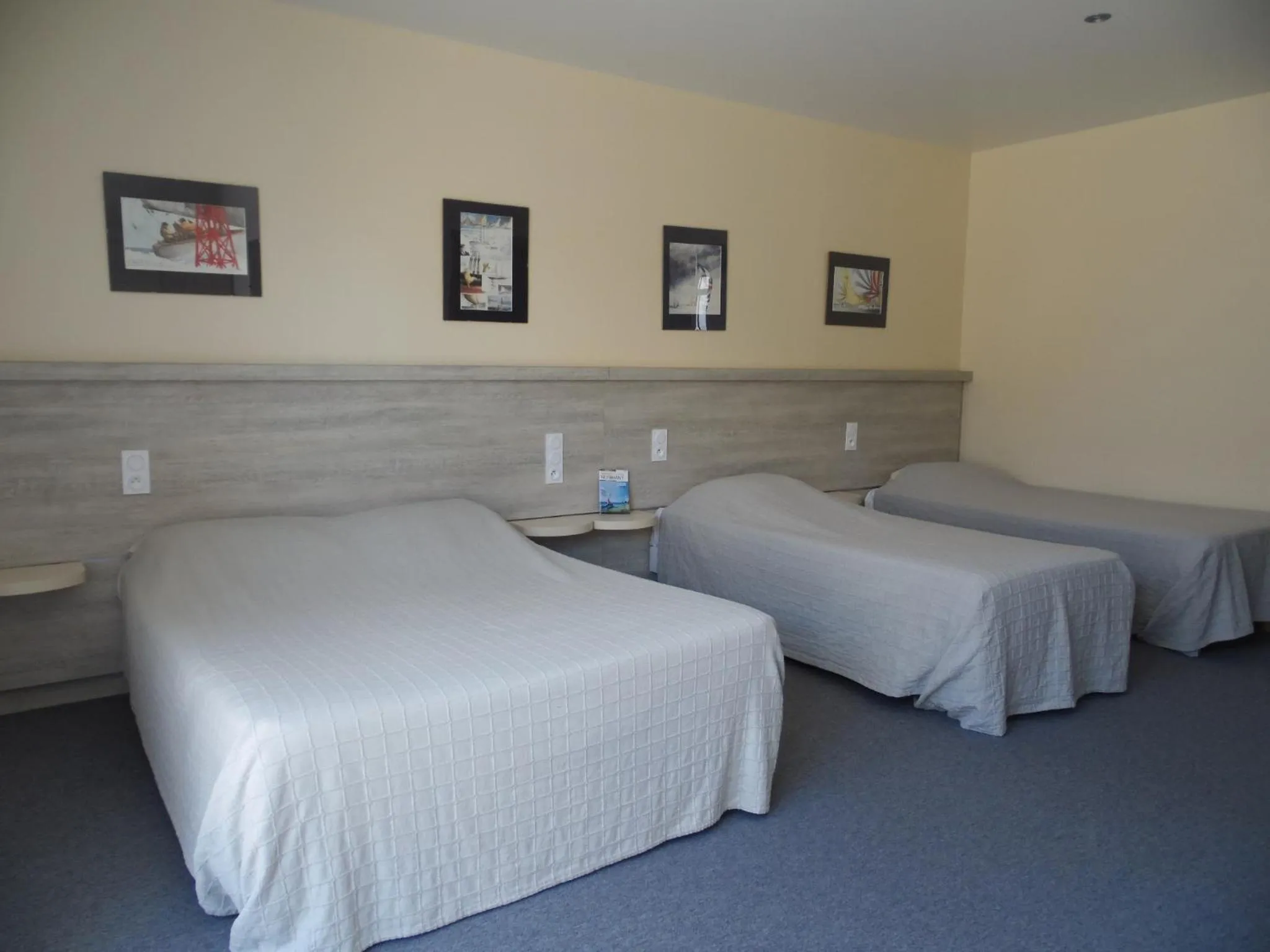 Photo of the whole room in Hôtel du Petit Matelot