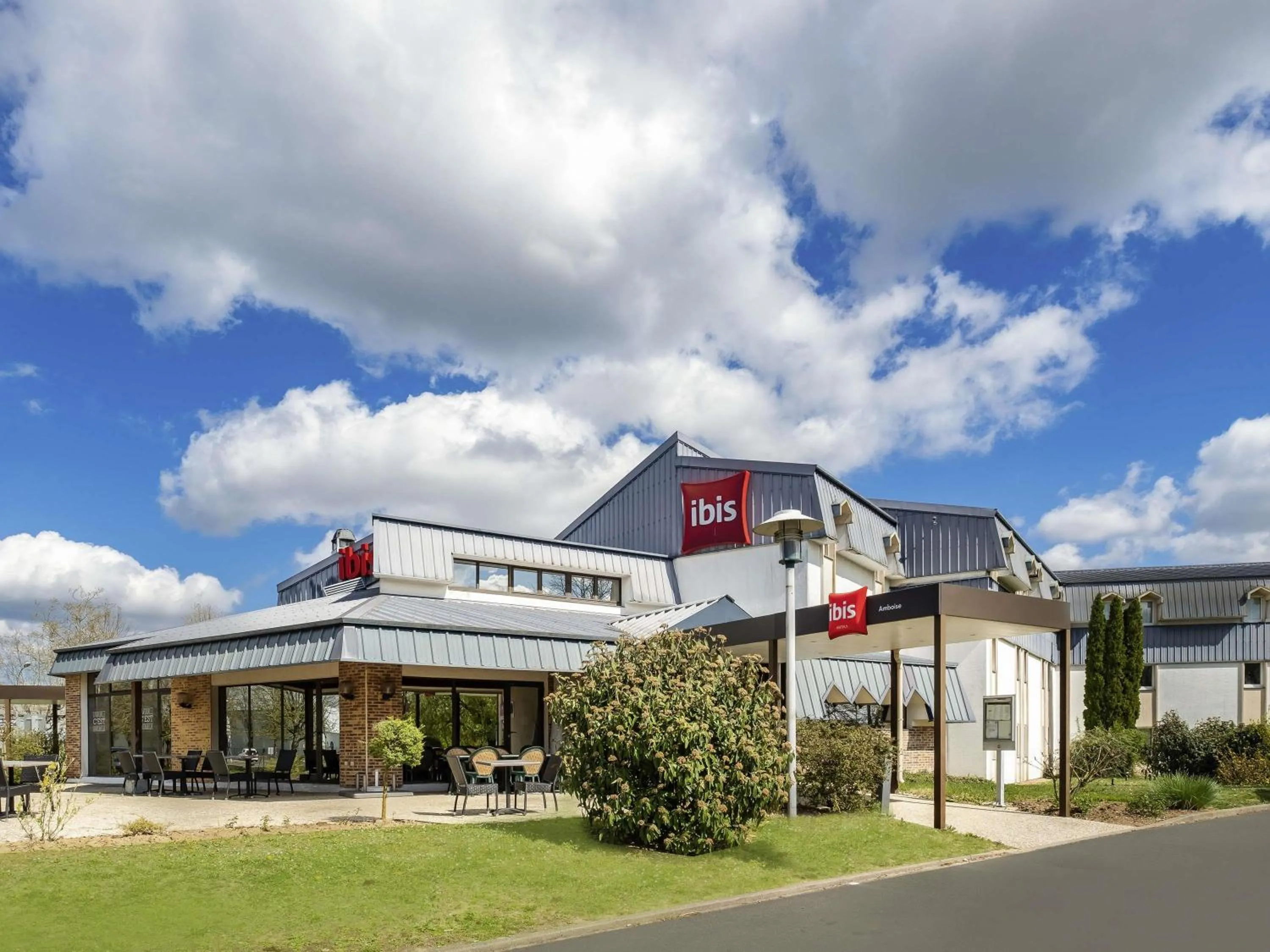 Property building in ibis Amboise