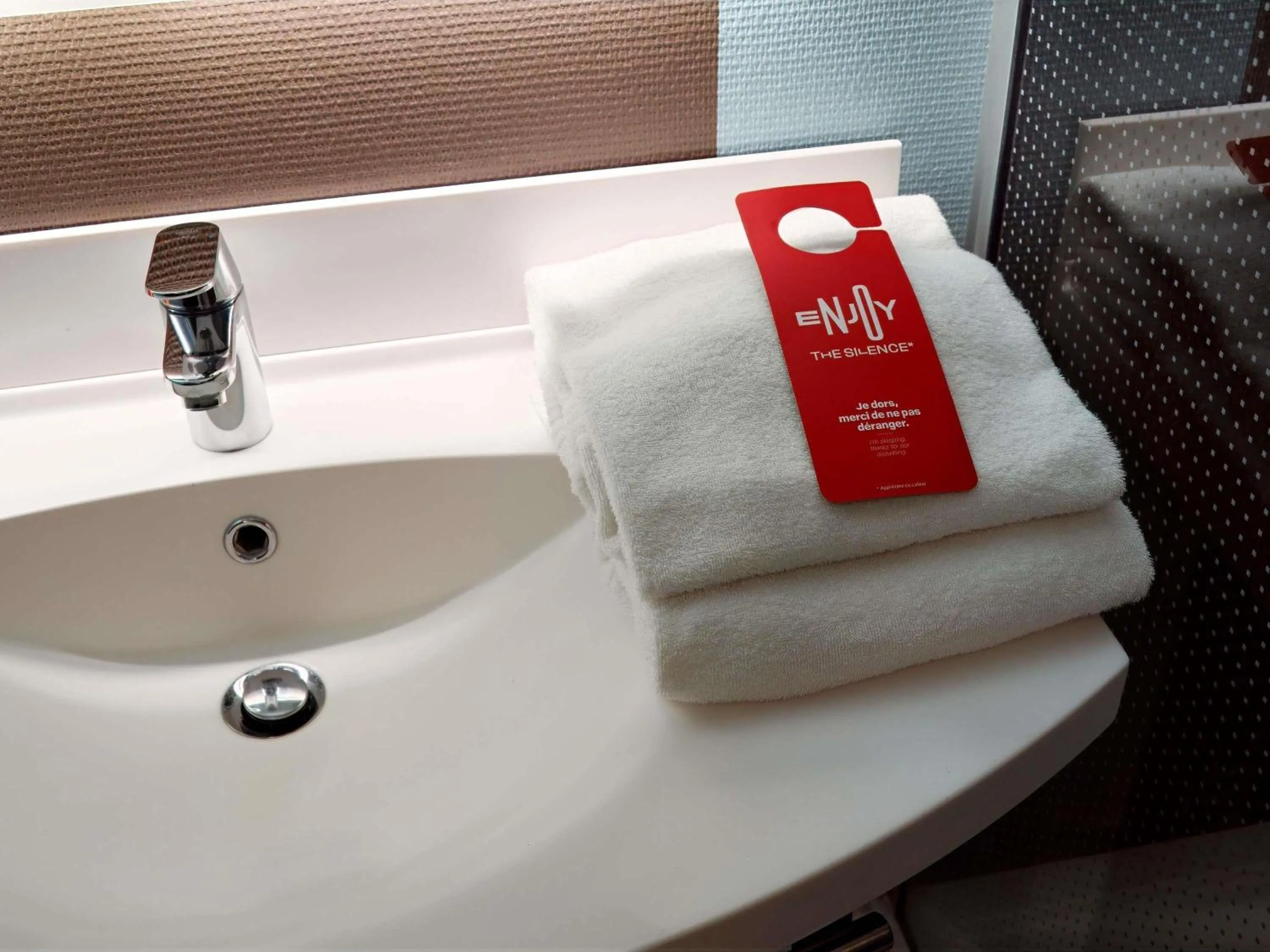 Bedroom in ibis Amboise