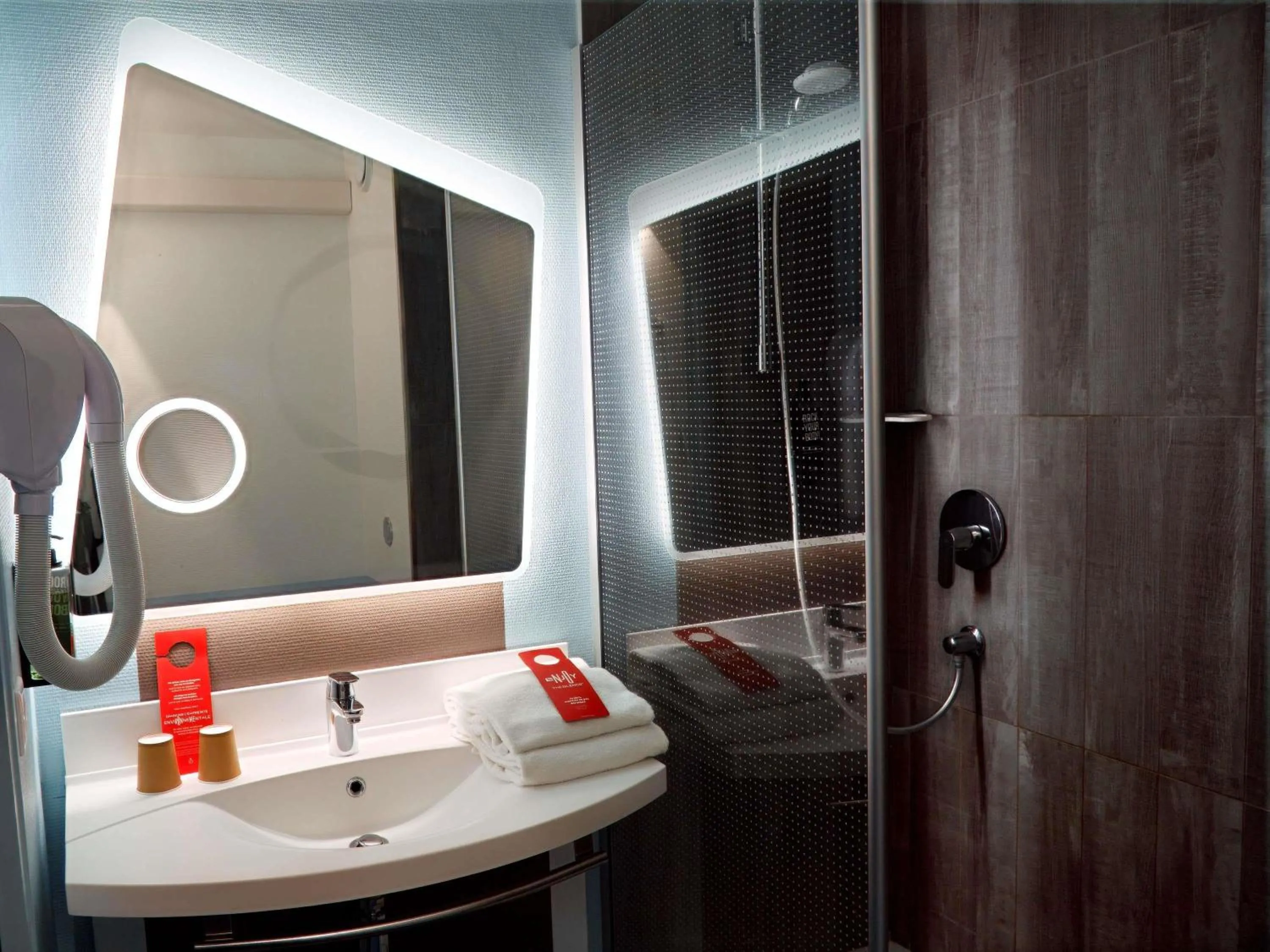 Bedroom in ibis Amboise