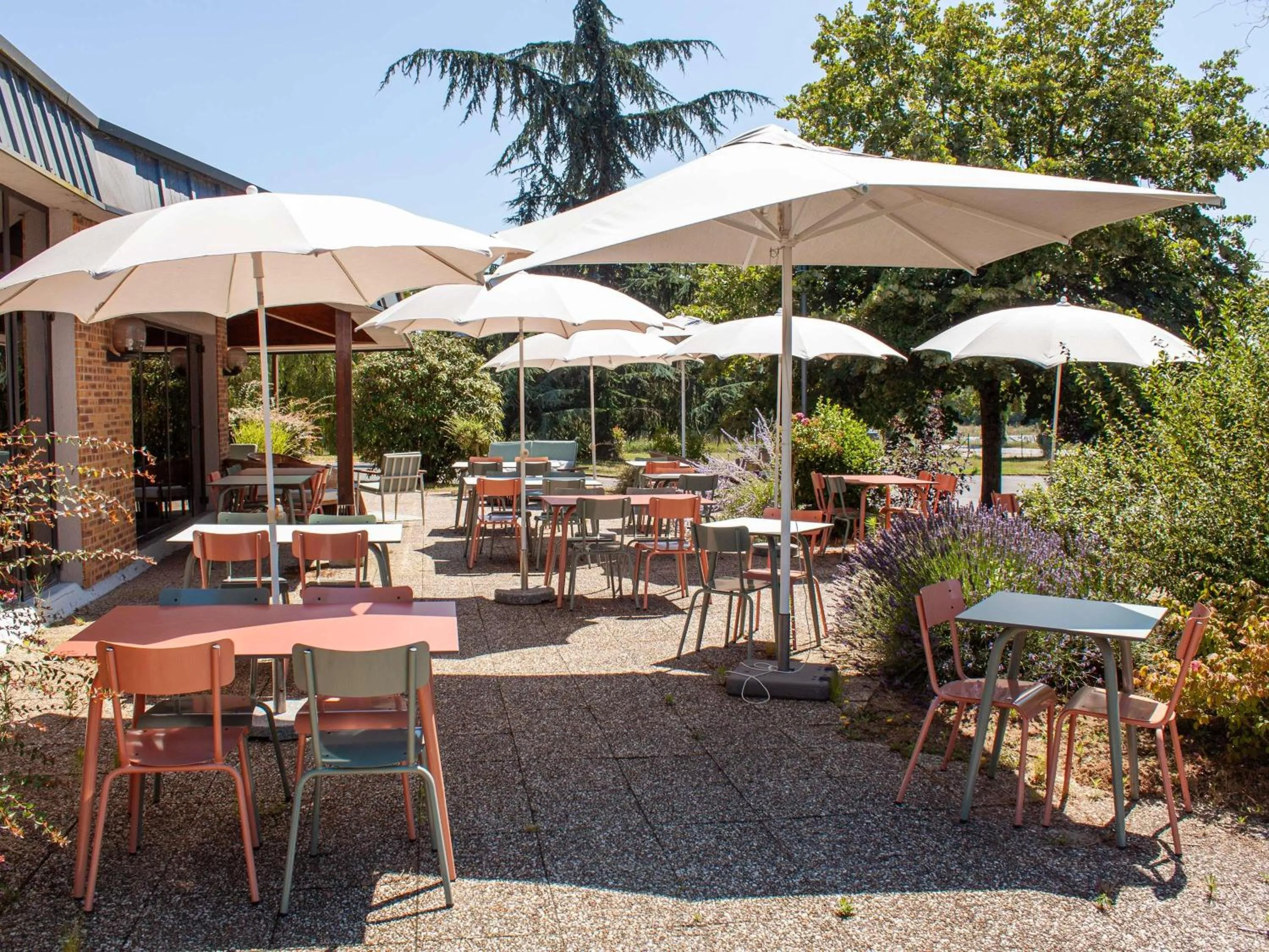 Lounge or bar in ibis Amboise