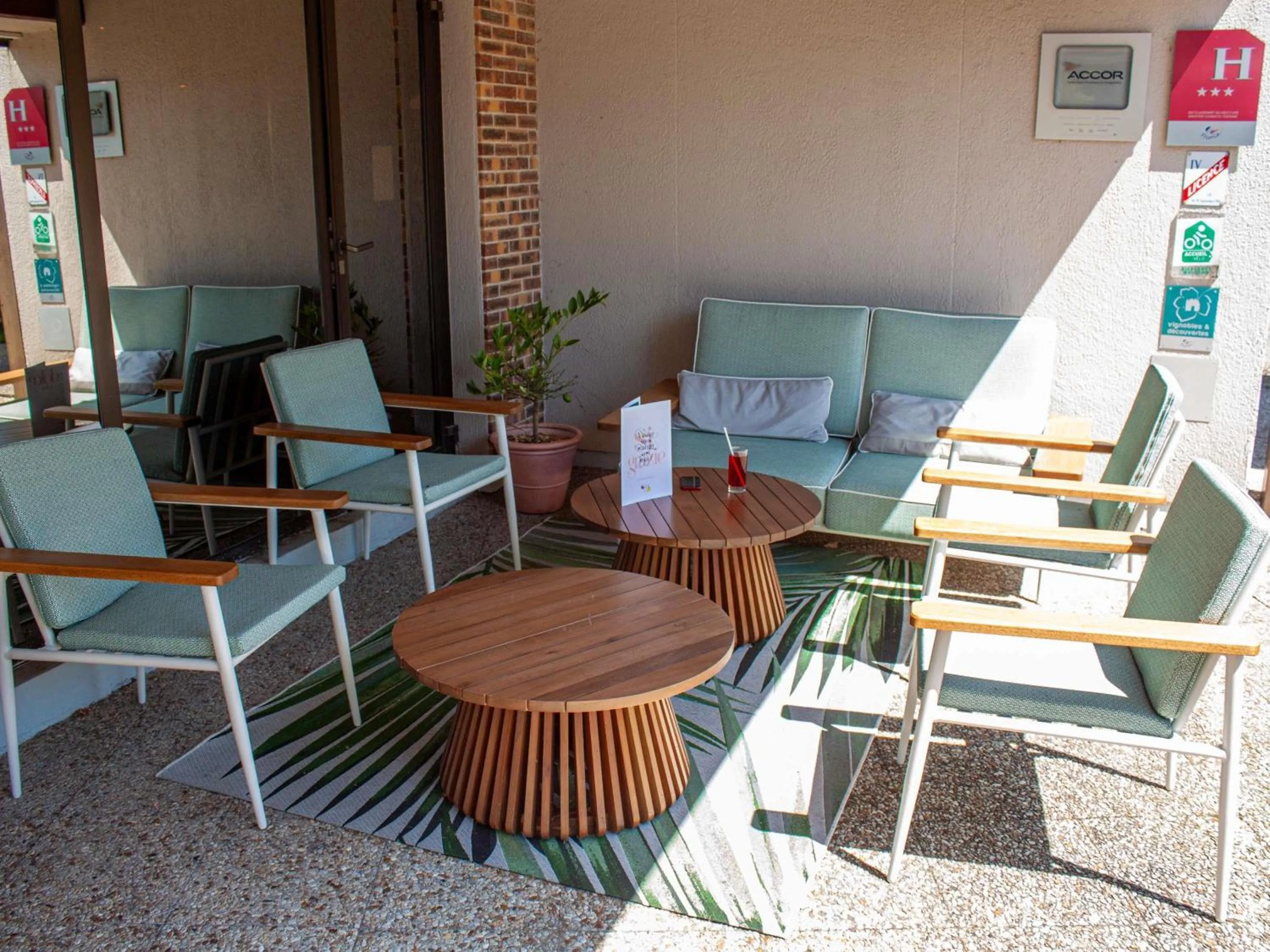 Lounge or bar in ibis Amboise