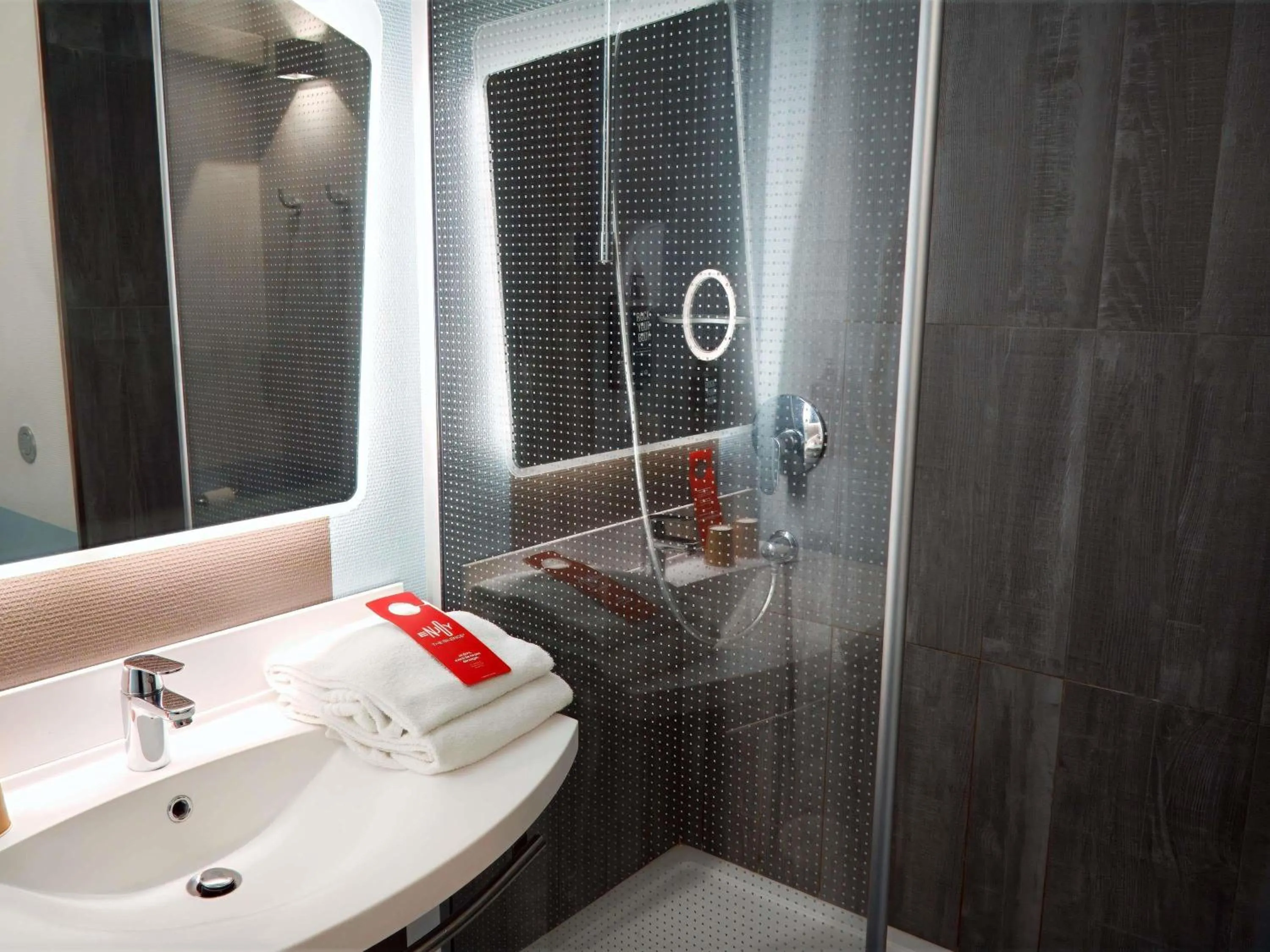 Bedroom in ibis Amboise