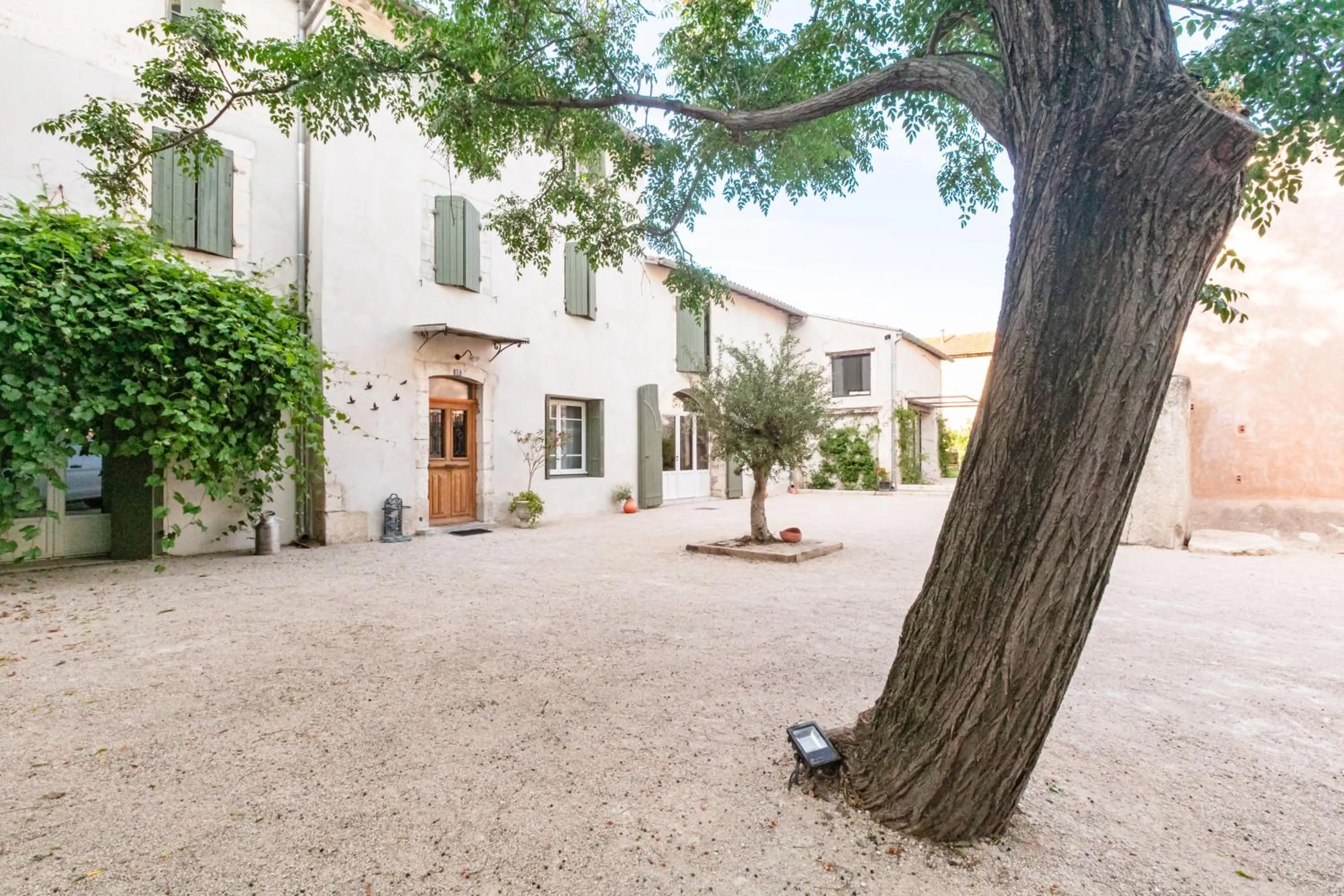 Property Building in Gabrielle Jeanne