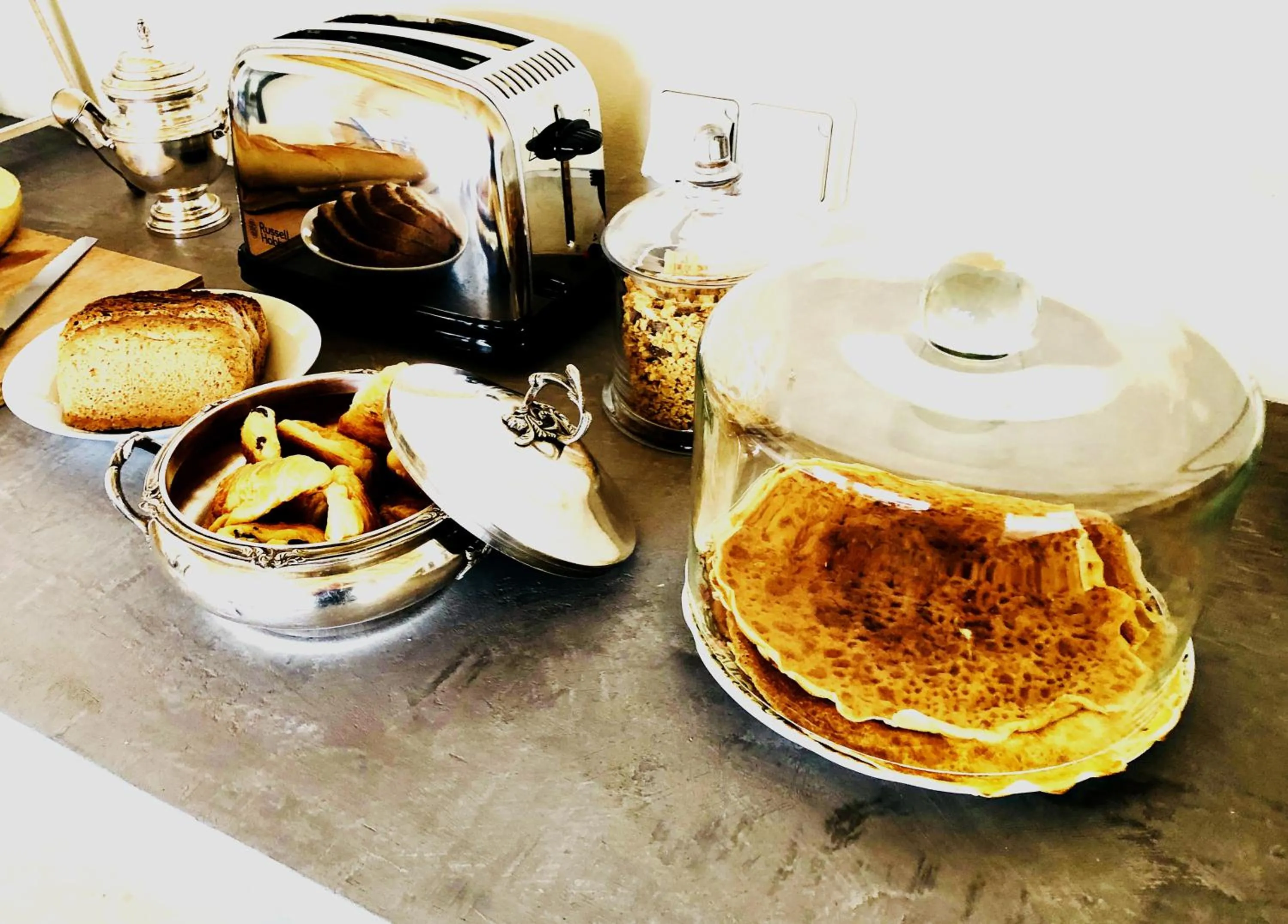 Buffet breakfast in Gabrielle Jeanne