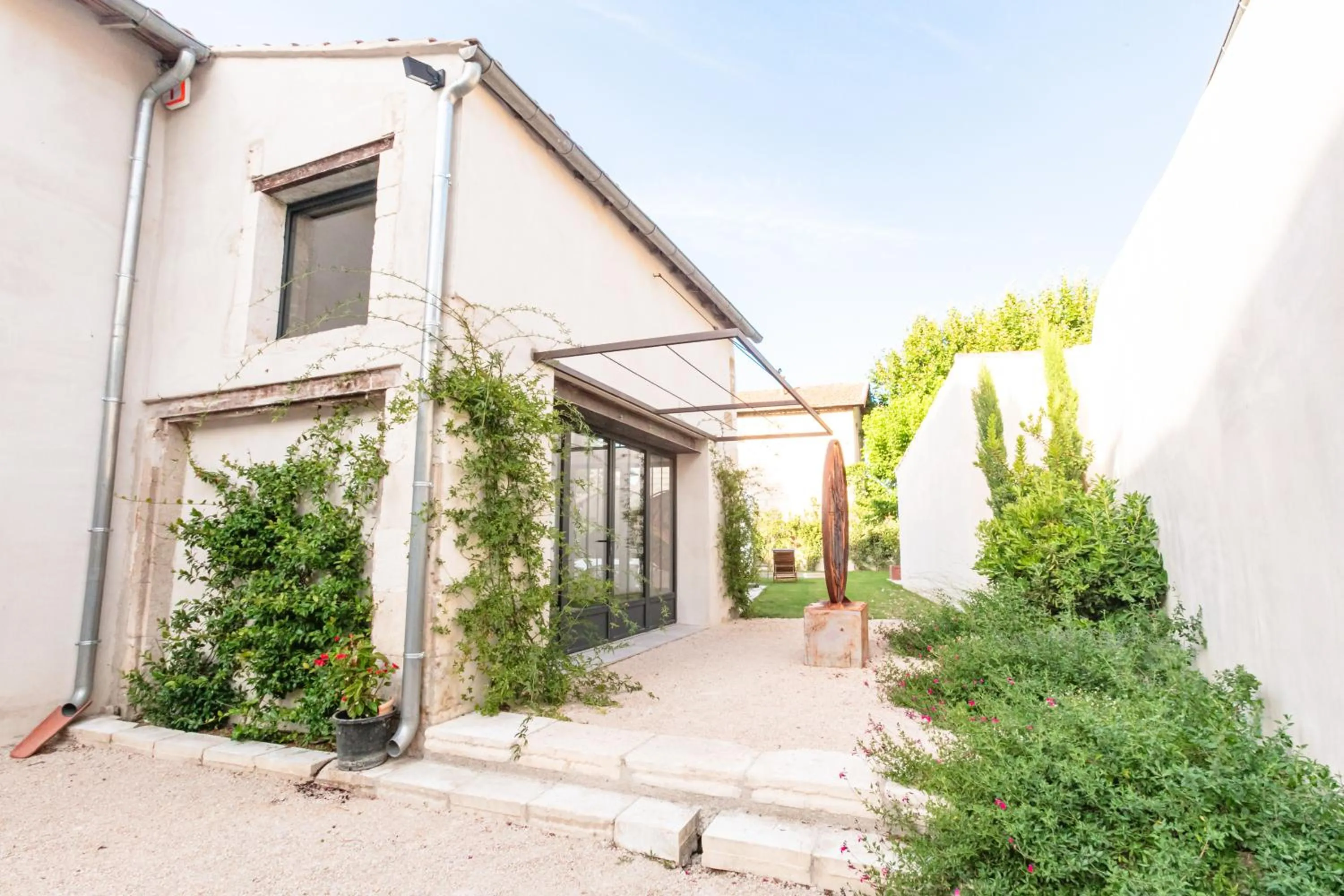 Property Building in Gabrielle Jeanne