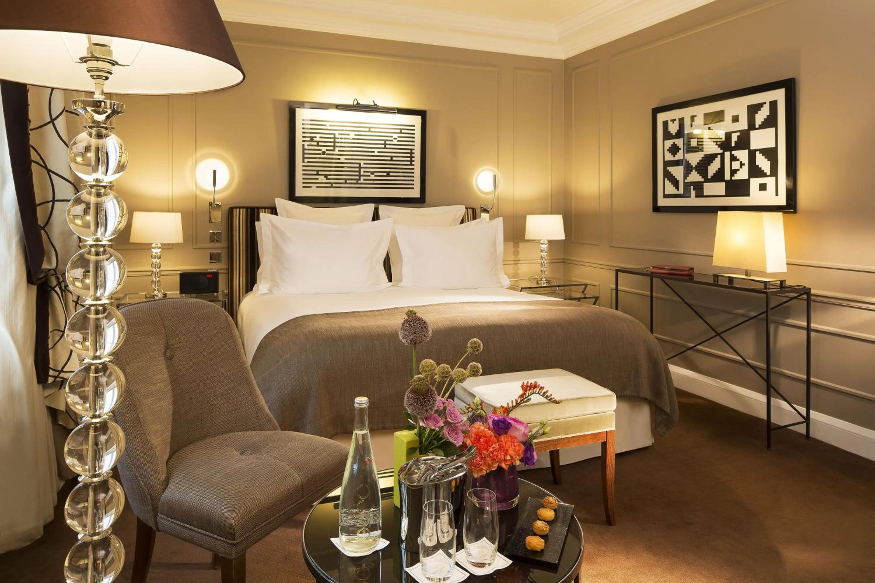 Bed in Le Burgundy Paris