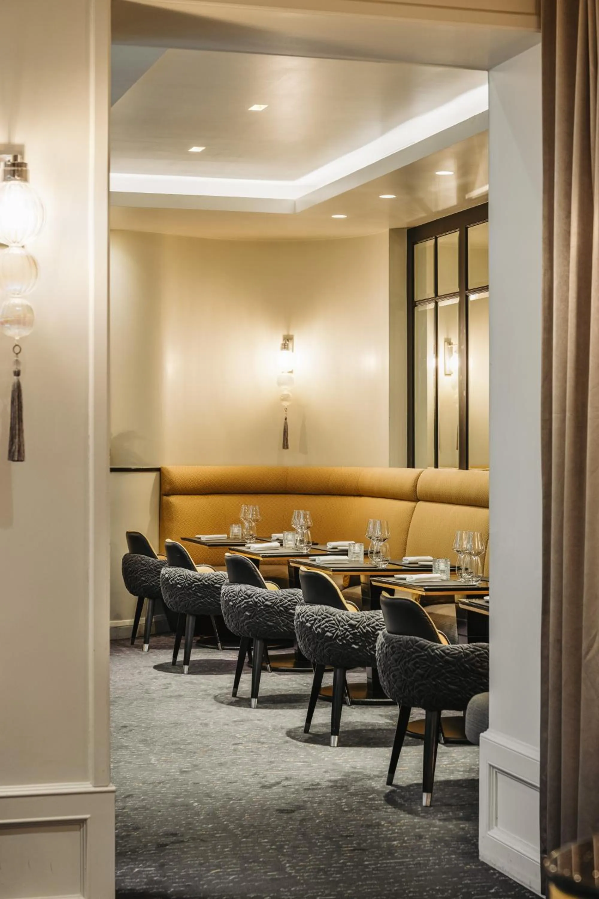 Restaurant/places to eat in Le Burgundy Paris