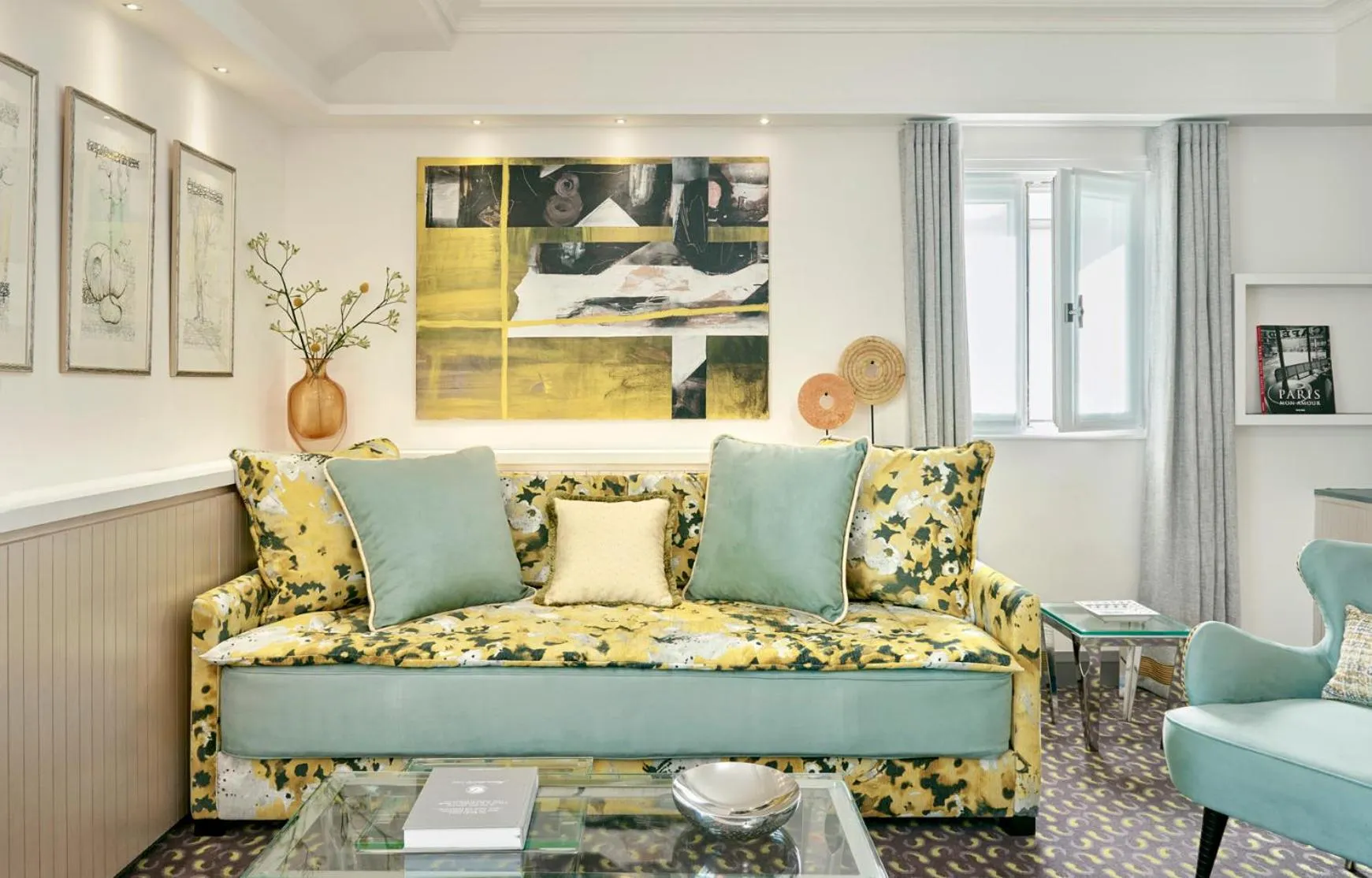 Living room in Le Burgundy Paris