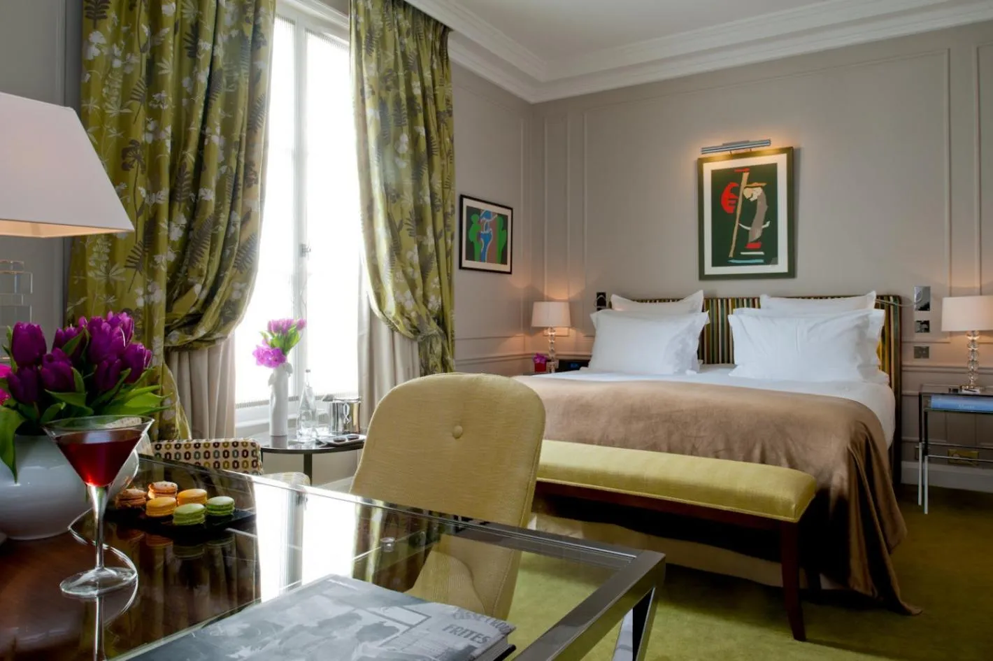 Photo of the whole room, Bed in Le Burgundy Paris