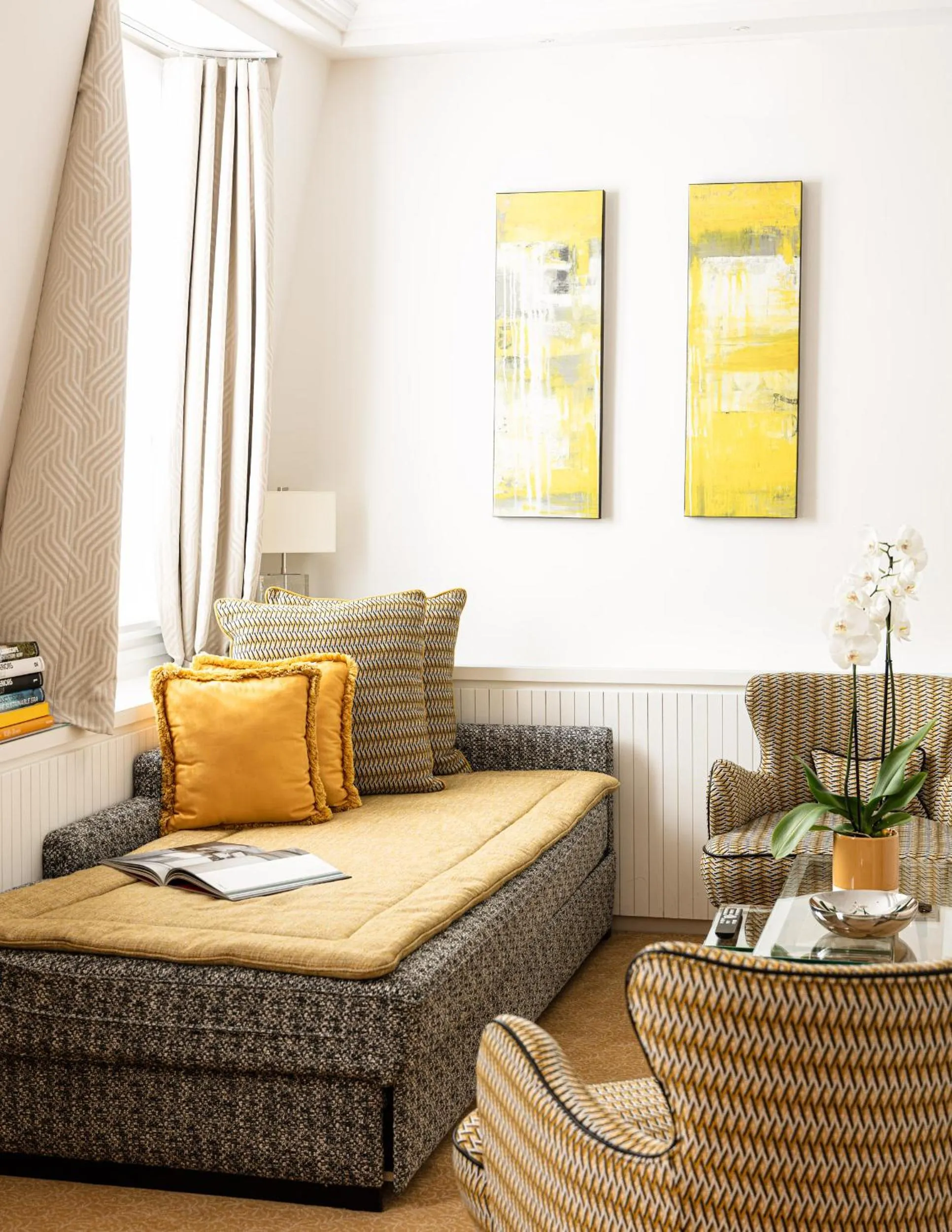 Bed in Le Burgundy Paris