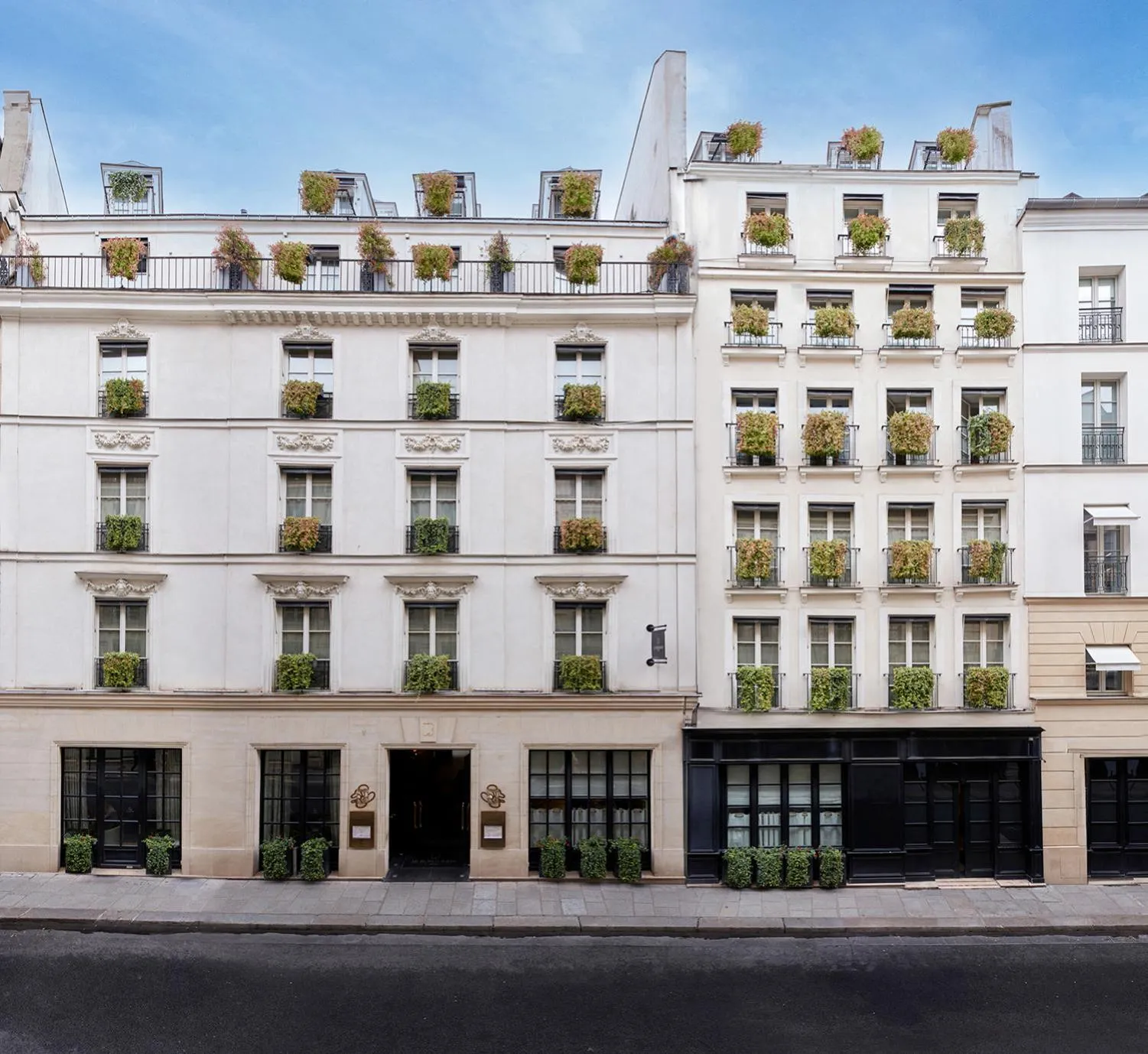 Property building in Le Burgundy Paris