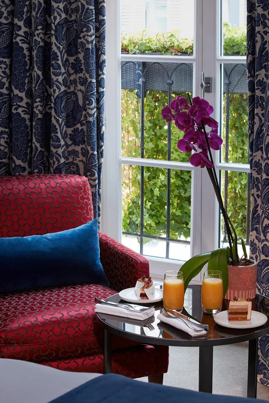 Decorative detail in Le Burgundy Paris