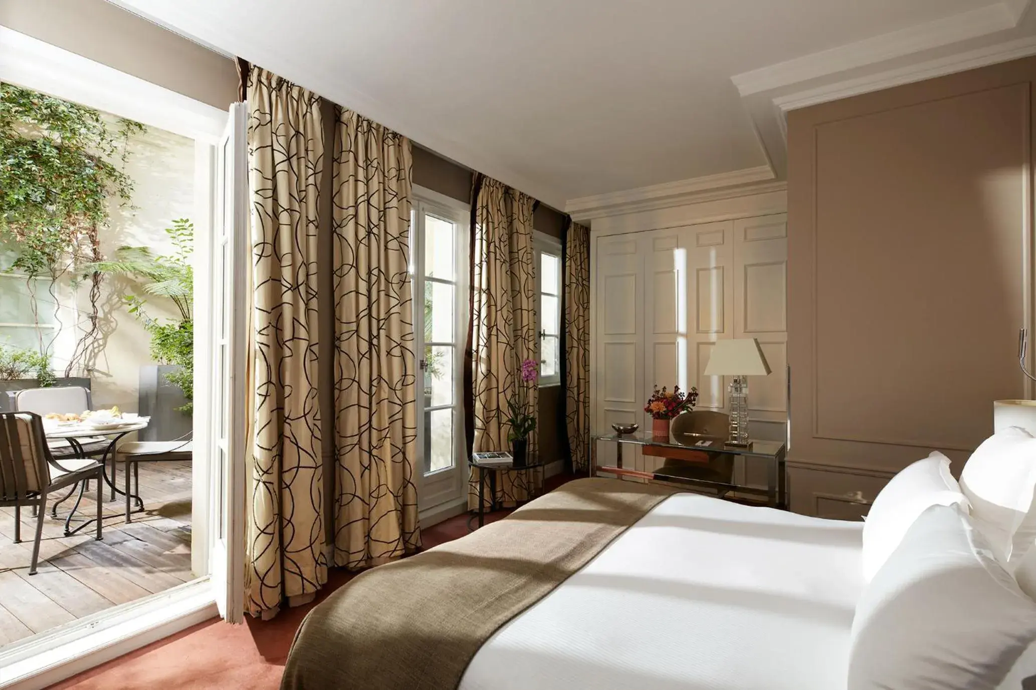 Double Room with Terrace in Le Burgundy Paris Double Room with Terrace in Le Burgundy Paris