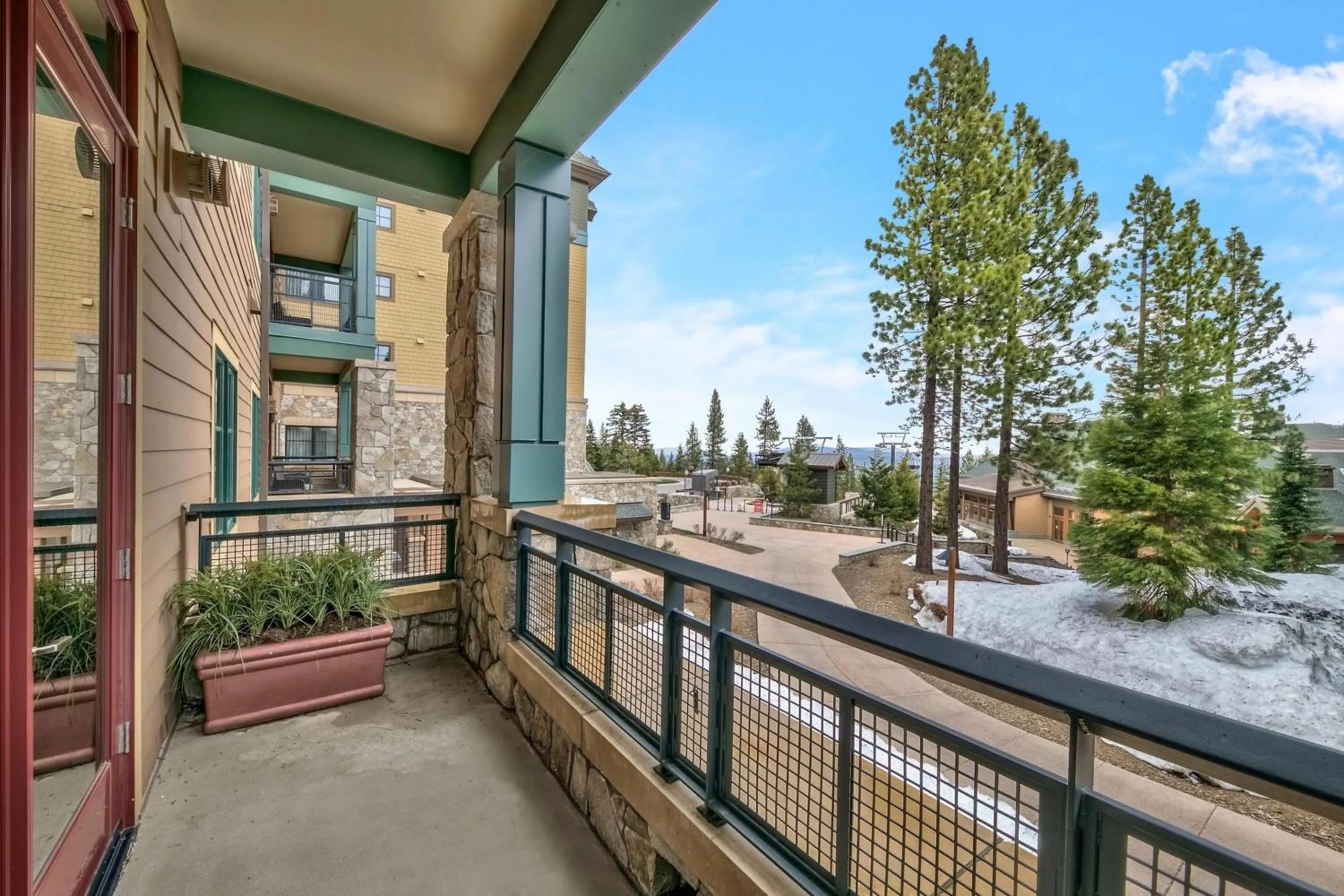 Photo of the whole room in Constellation Residences