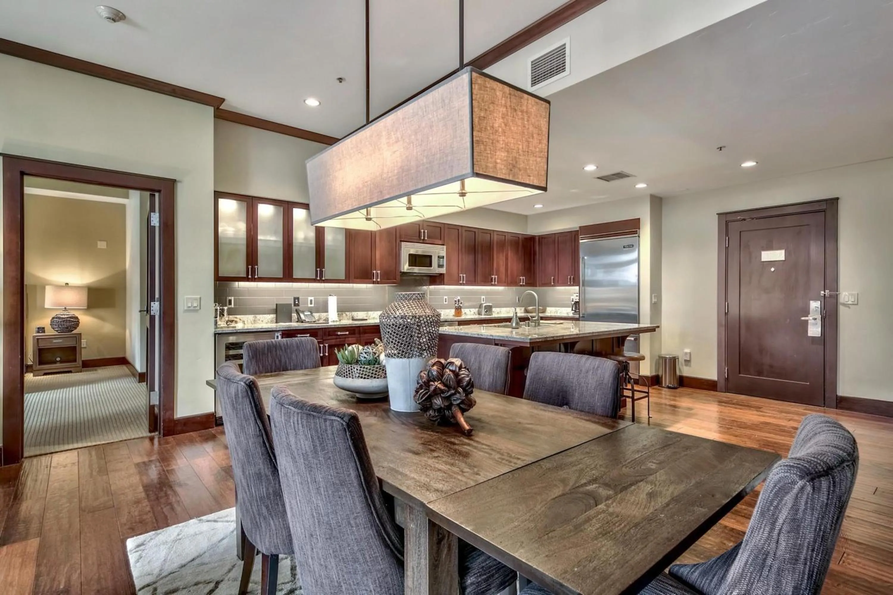 Food and drinks in Constellation Residences