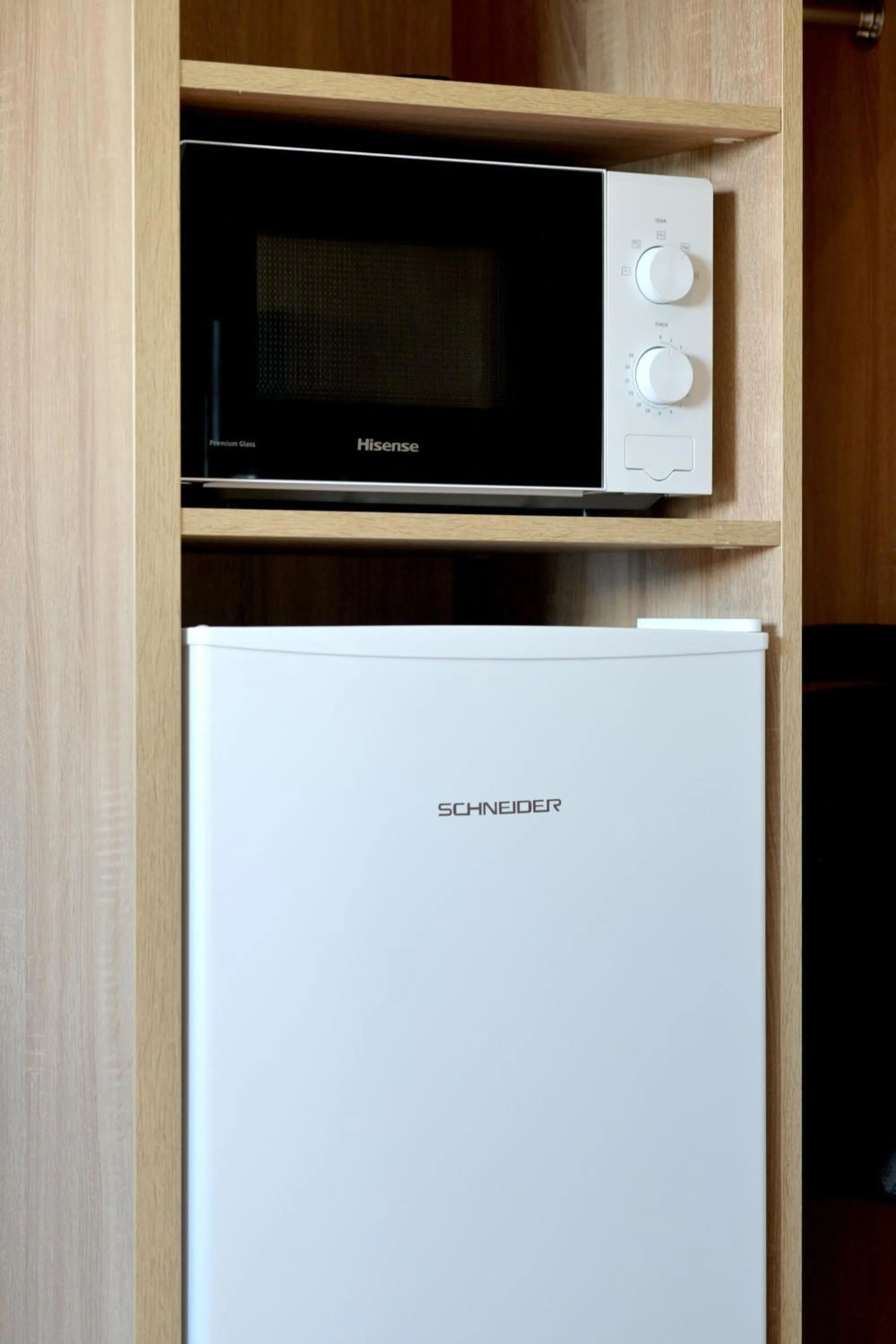 microwave in Hotel Cerise Lens