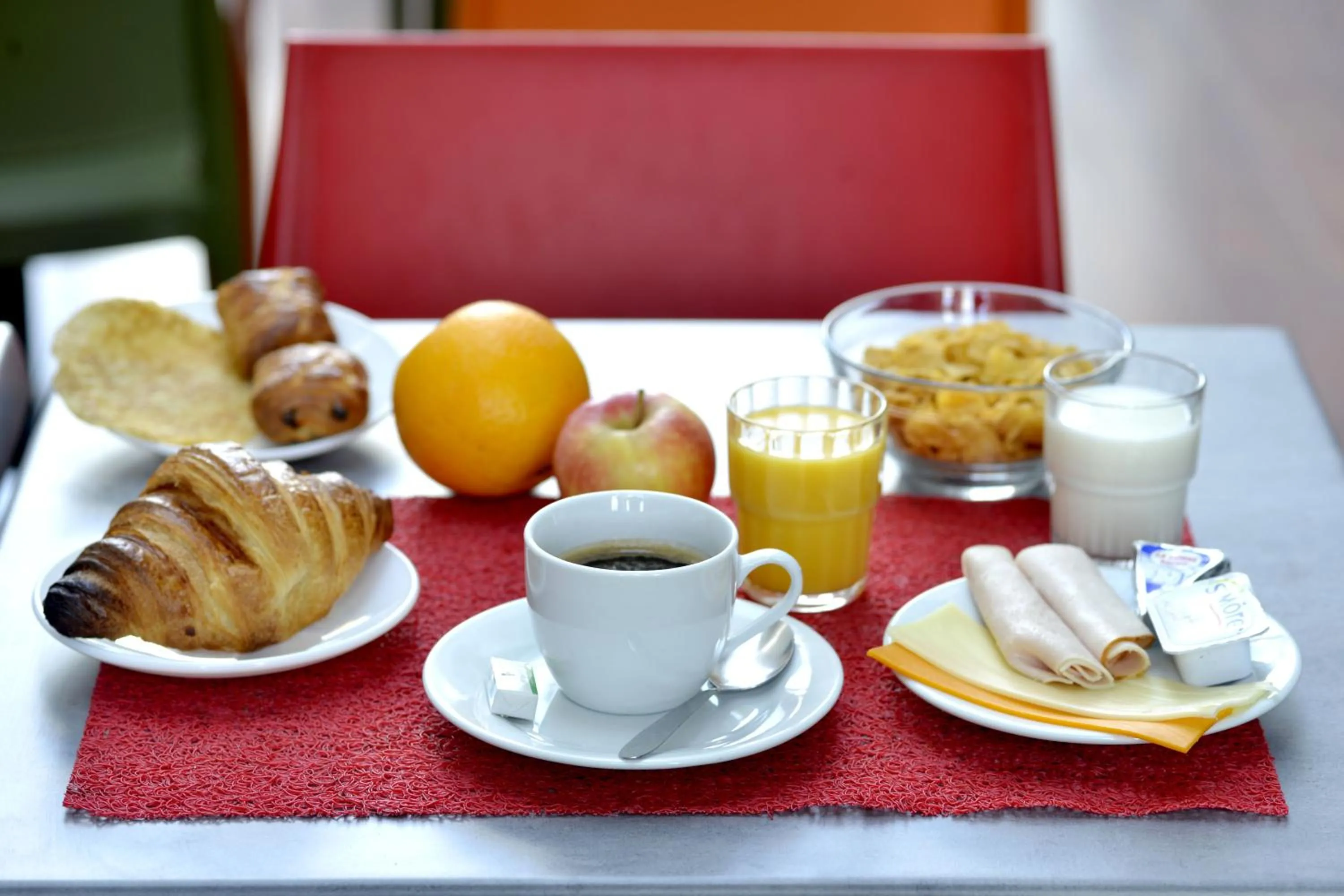 Breakfast in Hotel Cerise Lens