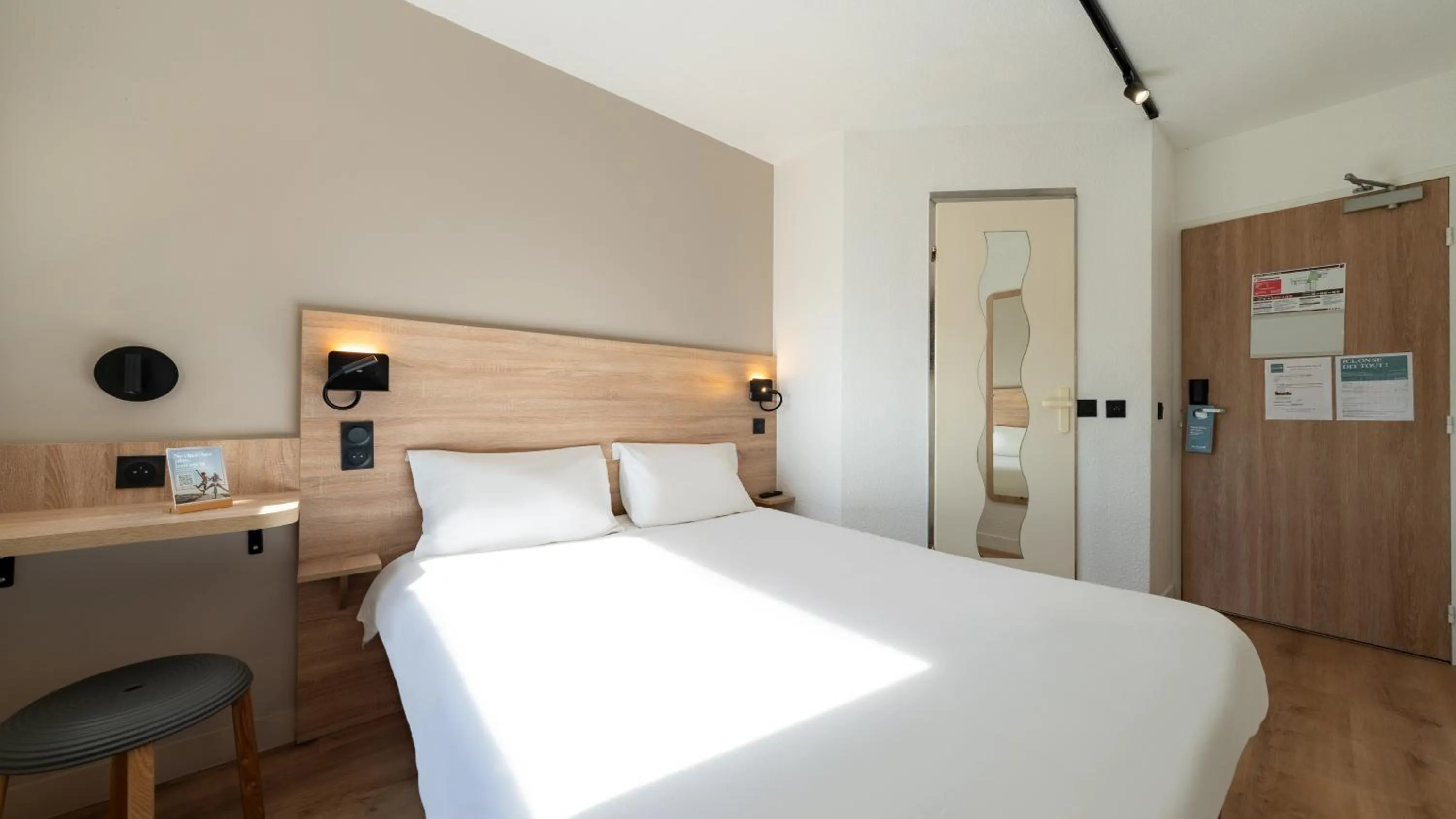 Toilet, Bed in KYRIAD ECO LILLE SUD - Noyelles Godault