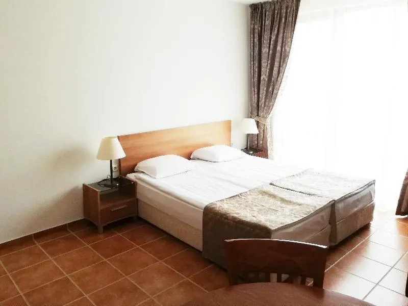 Photo of the whole room, Bed in Apart Hotel Efir