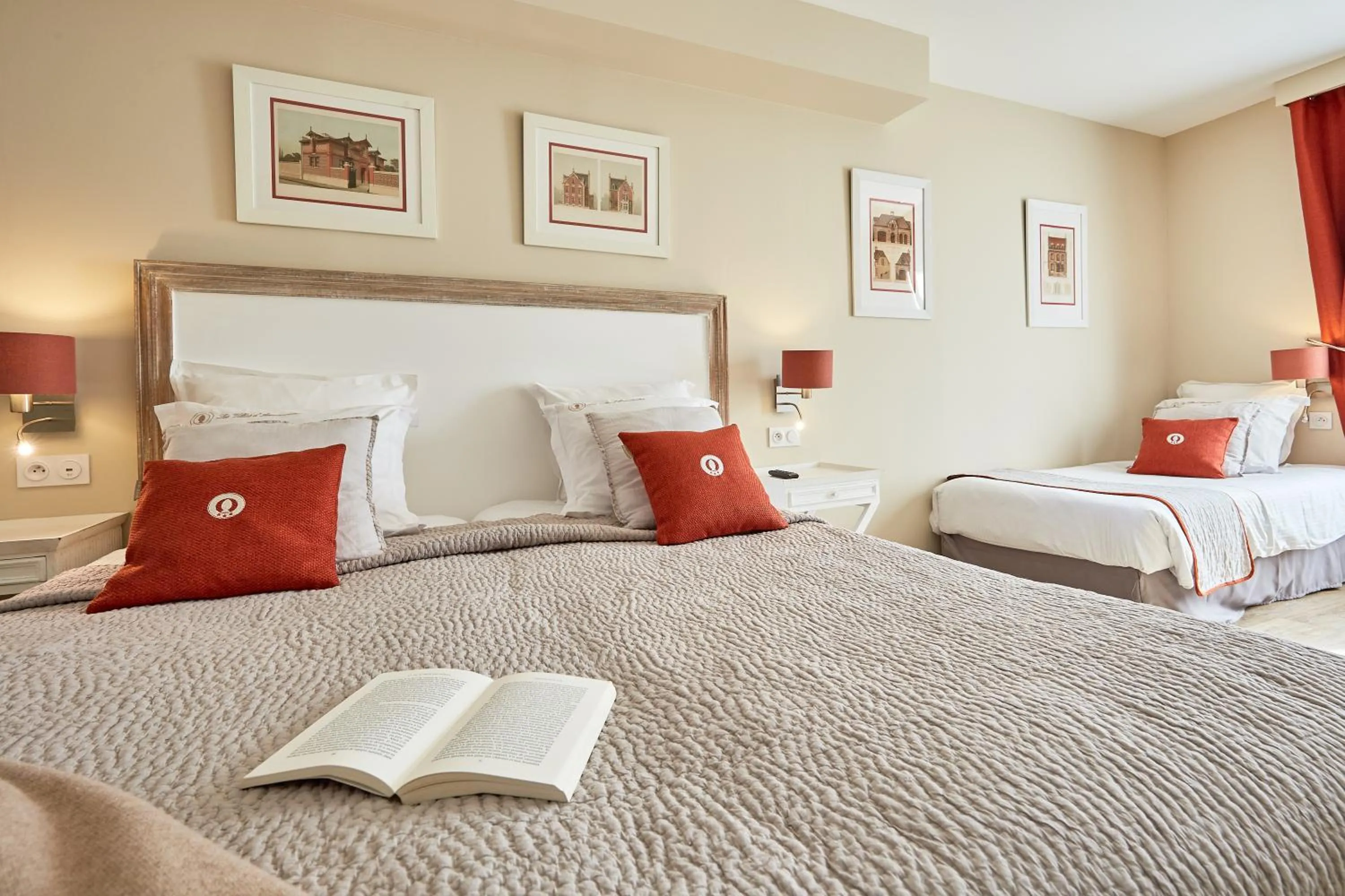 Photo of the whole room, Bed in Les Villas d'Arromanches, Teritoria