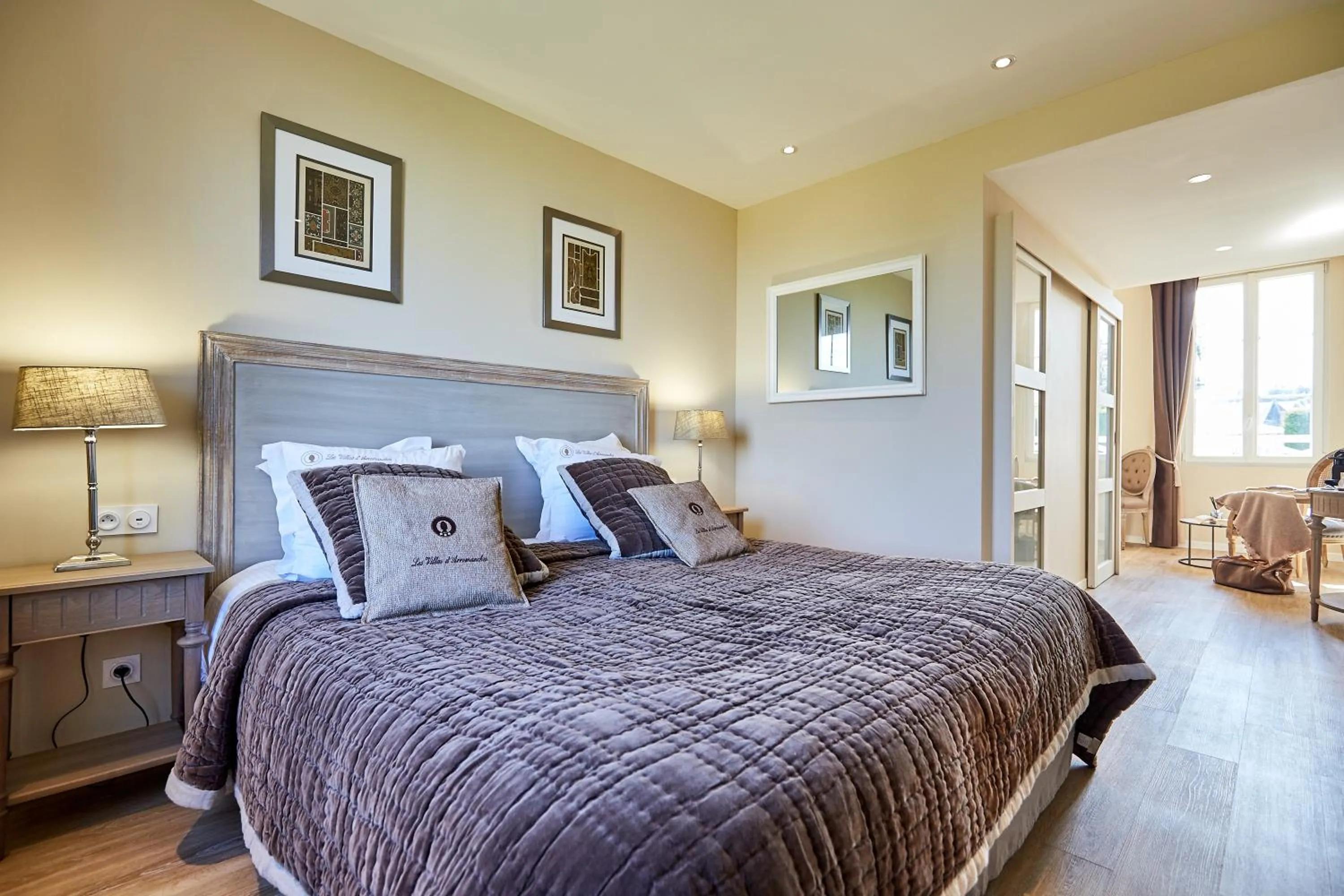 Bedroom, Bed in Les Villas d'Arromanches, Teritoria