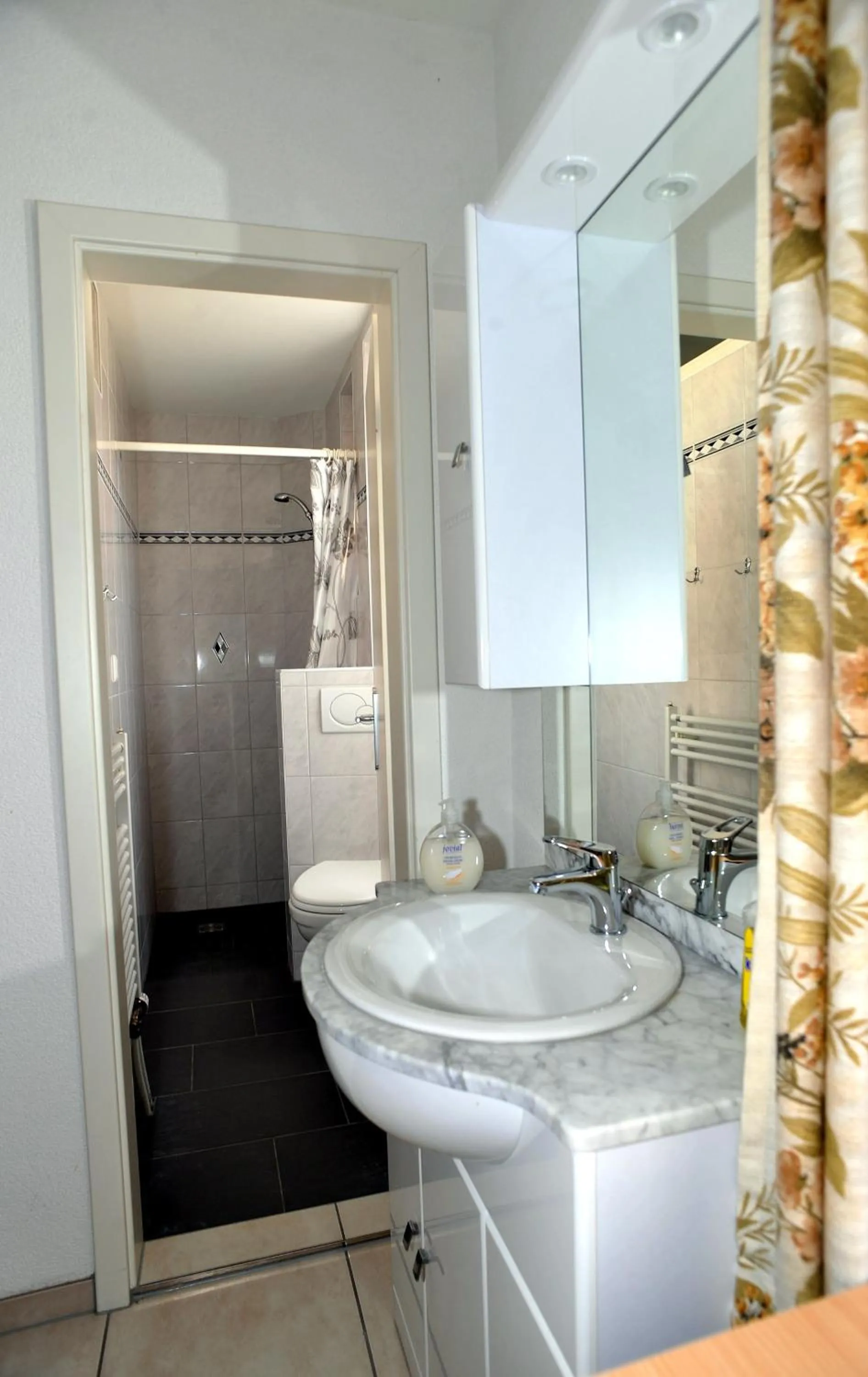 Shower in Niros Bed & Breakfast