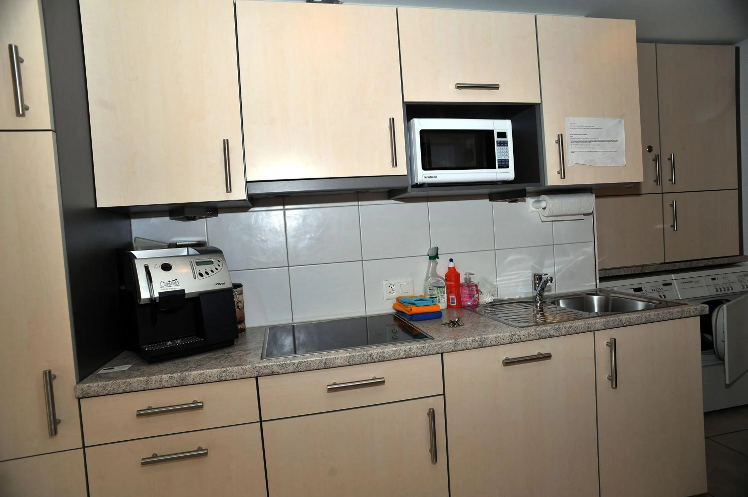 Communal kitchen in Niros Bed & Breakfast