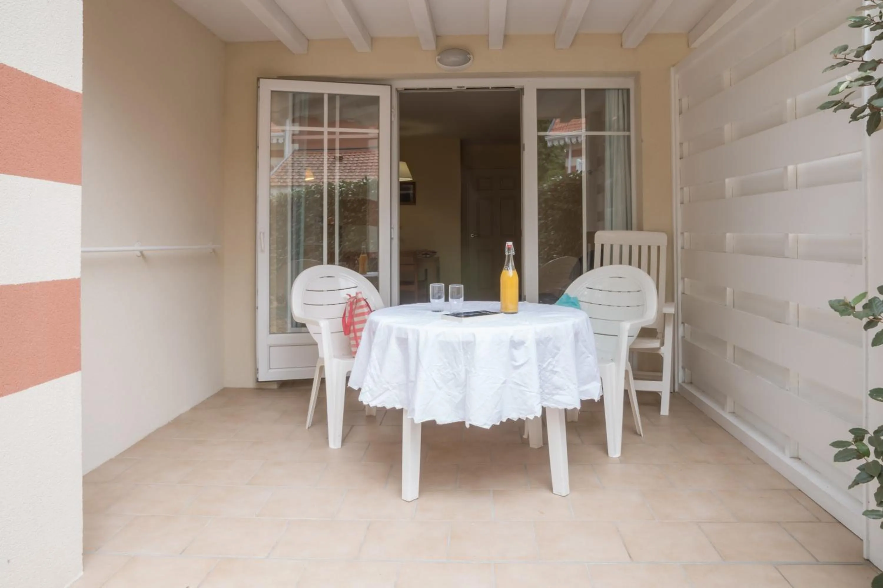 Patio in Résidence Pierre & Vacances Les Dunes du Médoc