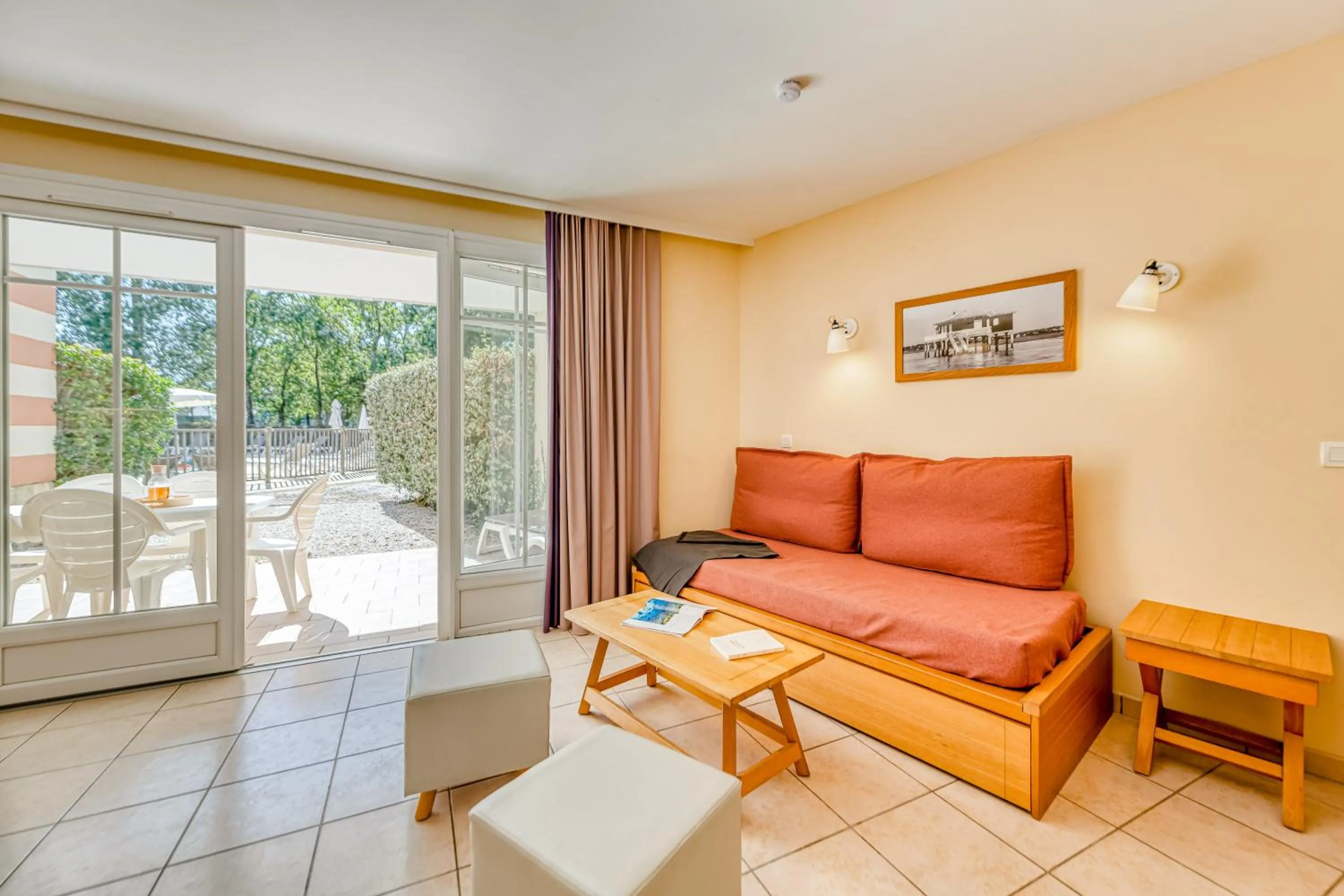 Patio in Résidence Pierre & Vacances Les Dunes du Médoc