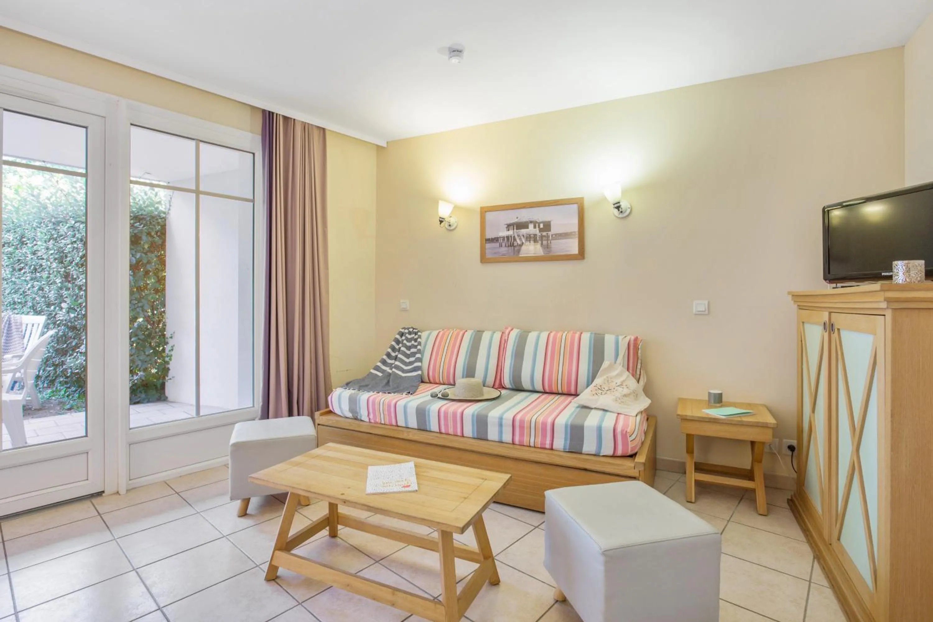 Communal lounge/ TV room in Résidence Pierre & Vacances Les Dunes du Médoc