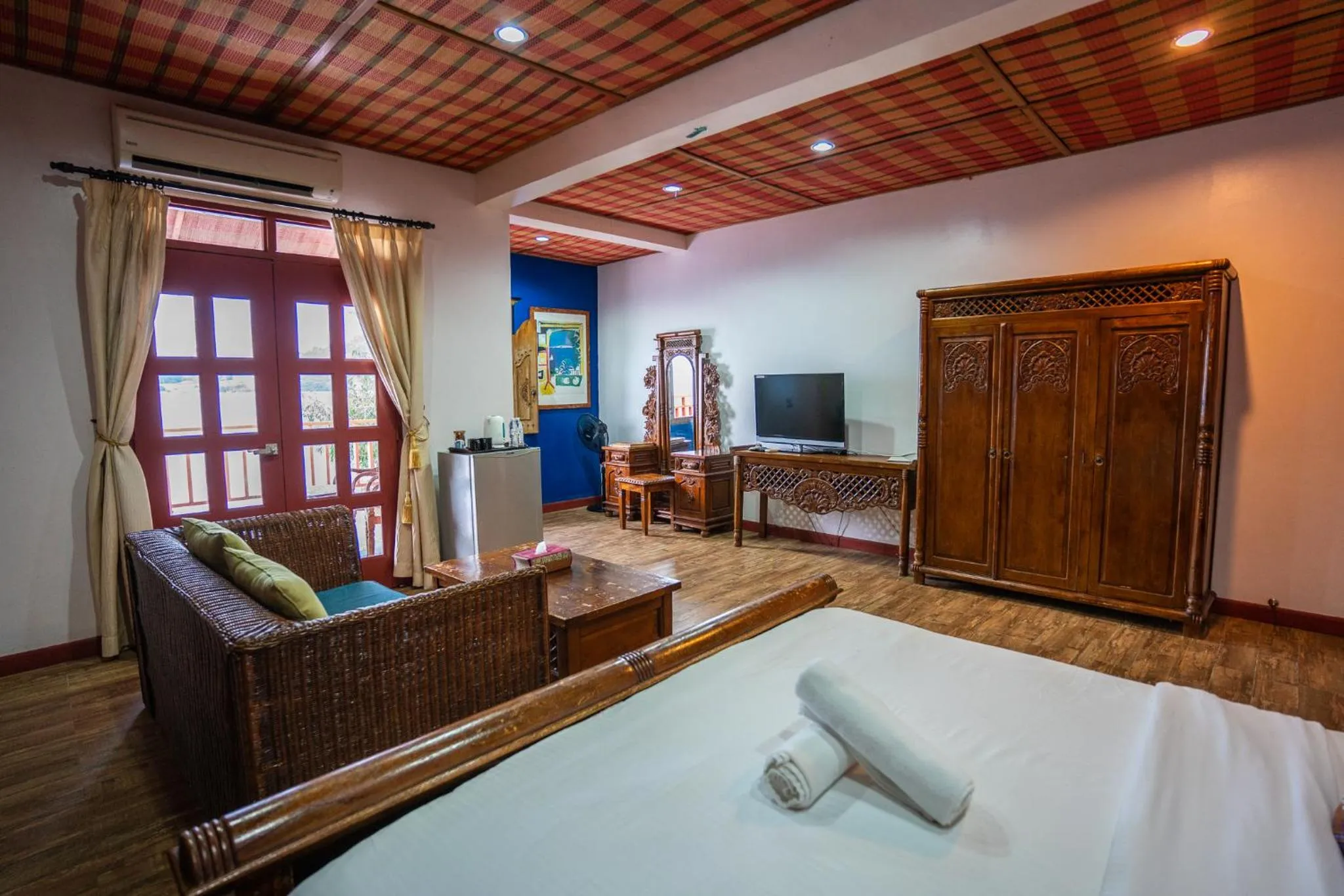 Photo of the whole room, Bed in Lost Paradise Resort