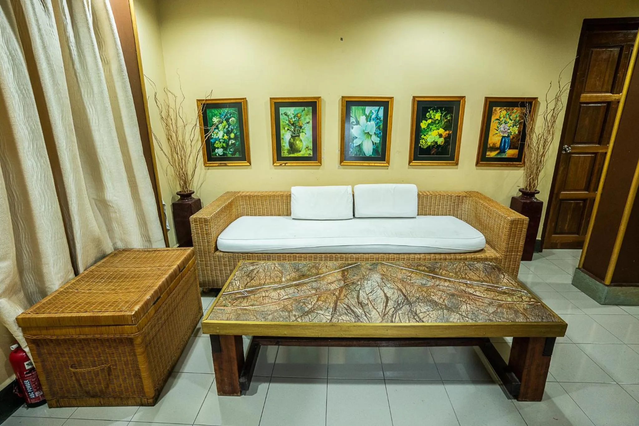 Living room, Bed in Lost Paradise Resort