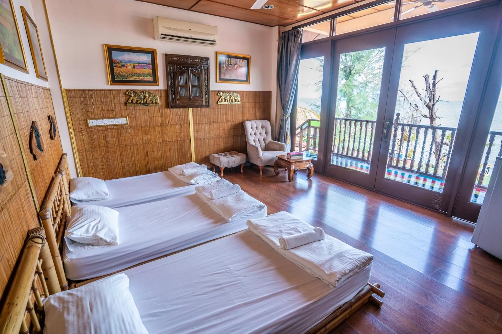 Photo of the whole room, Bed in Lost Paradise Resort