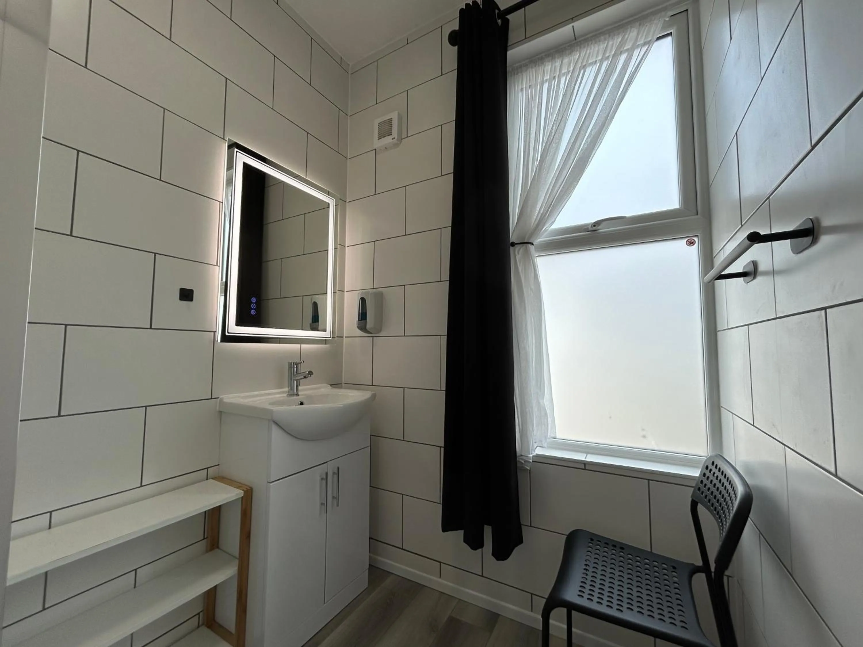 Bathroom in The Royal Clarence Hotel (on the Seafront)