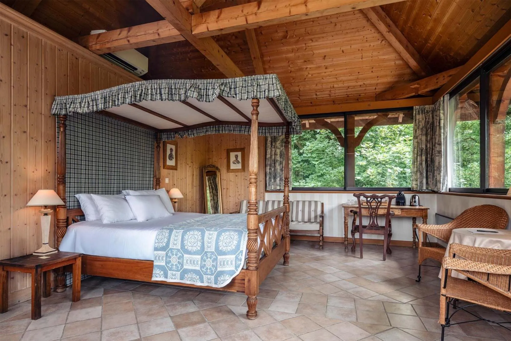 Bed in Château de Candie