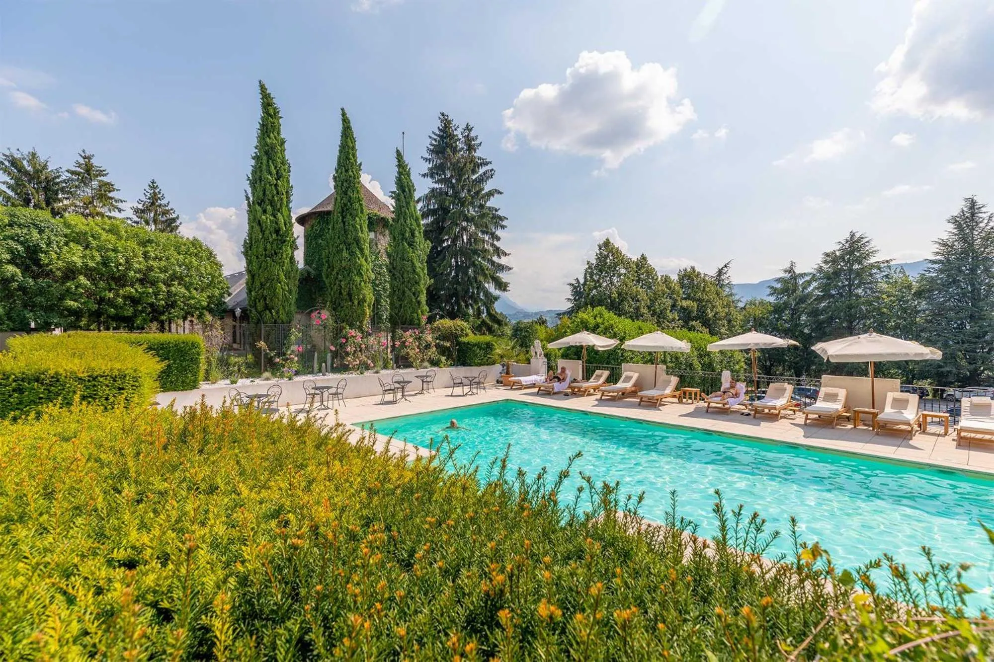 Pool view in Château de Candie