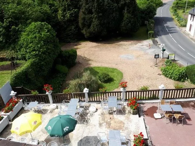 Patio in Restaurant & Chambres d'Hôtes L'Eau Vive