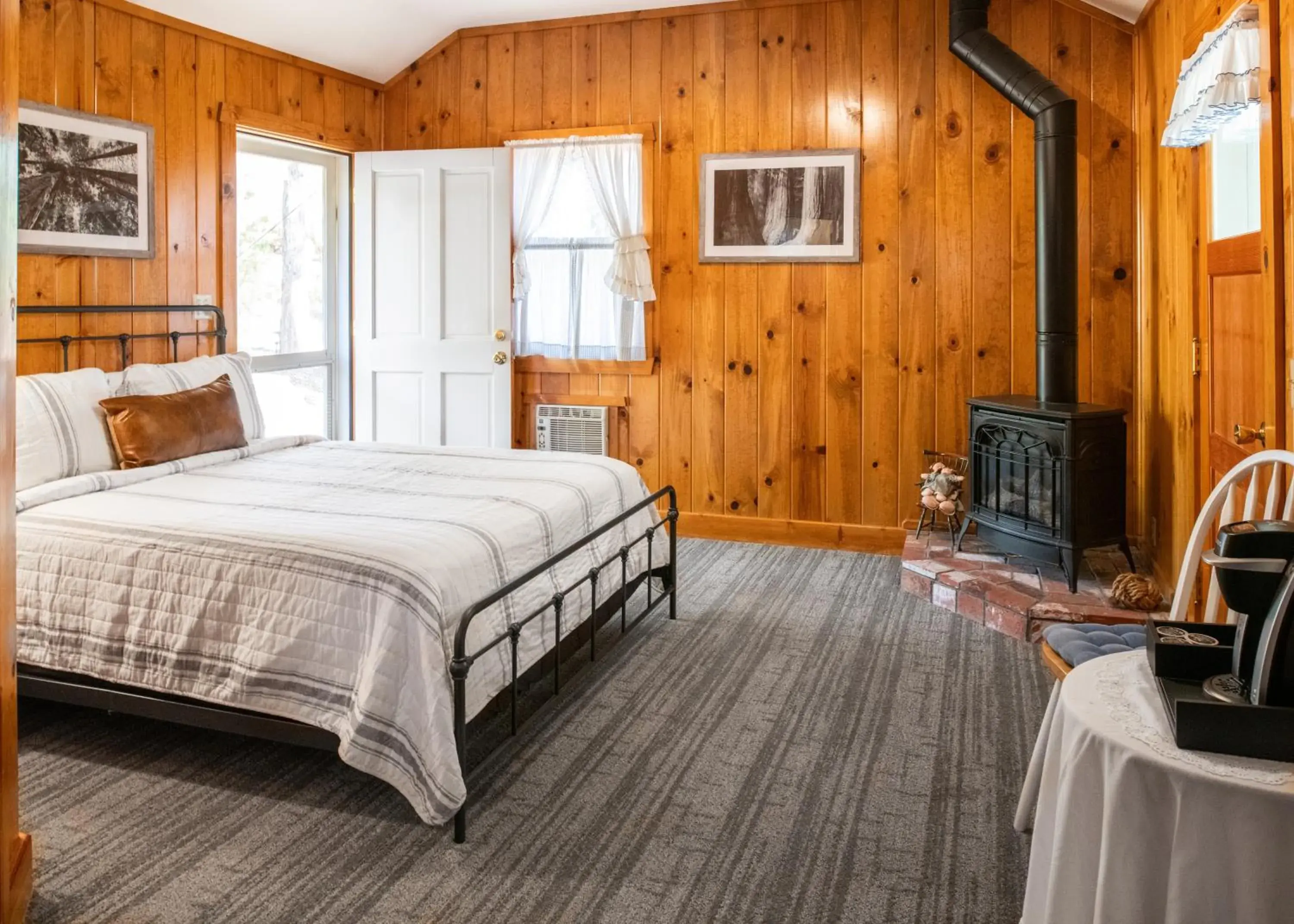 Superior Queen Room in Inn at Sugar Pine Ranch Superior Queen Room in Inn at Sugar Pine Ranch