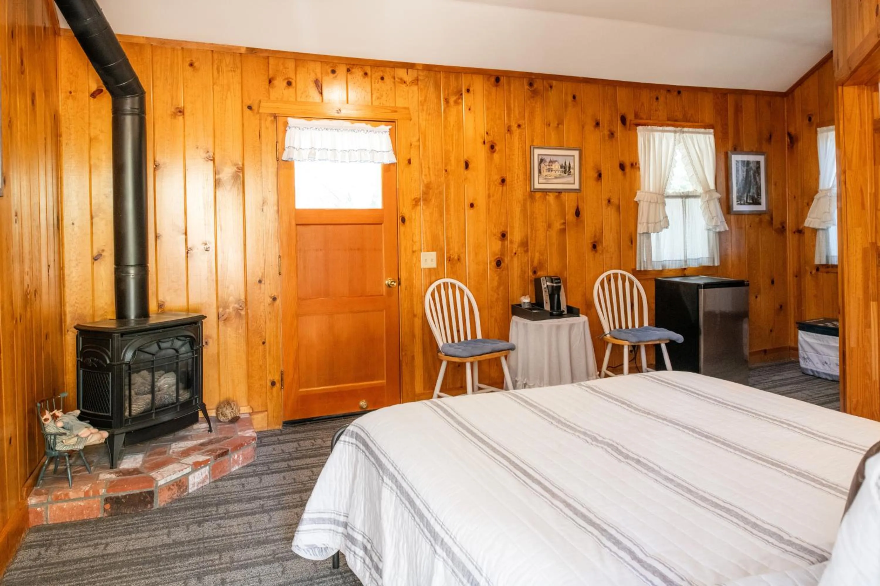 Bedroom, Bed in Inn at Sugar Pine Ranch