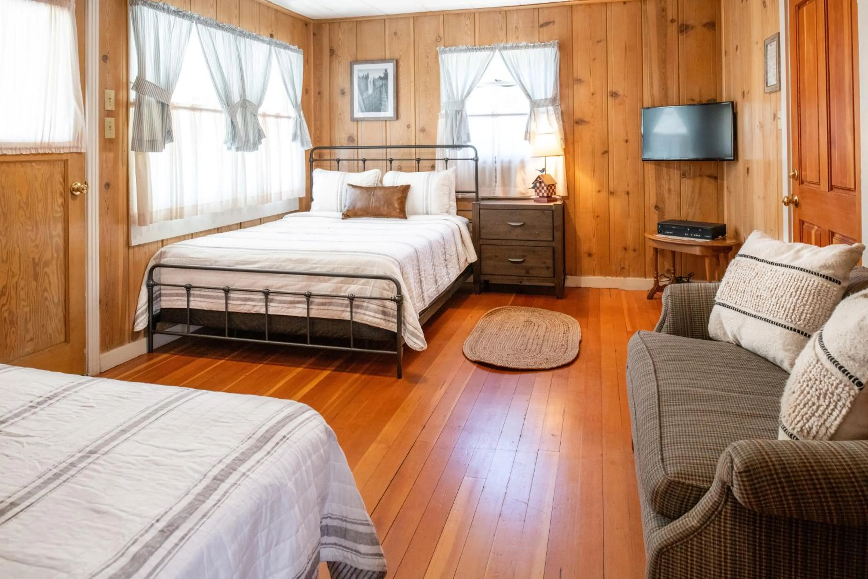 Bed in Inn at Sugar Pine Ranch